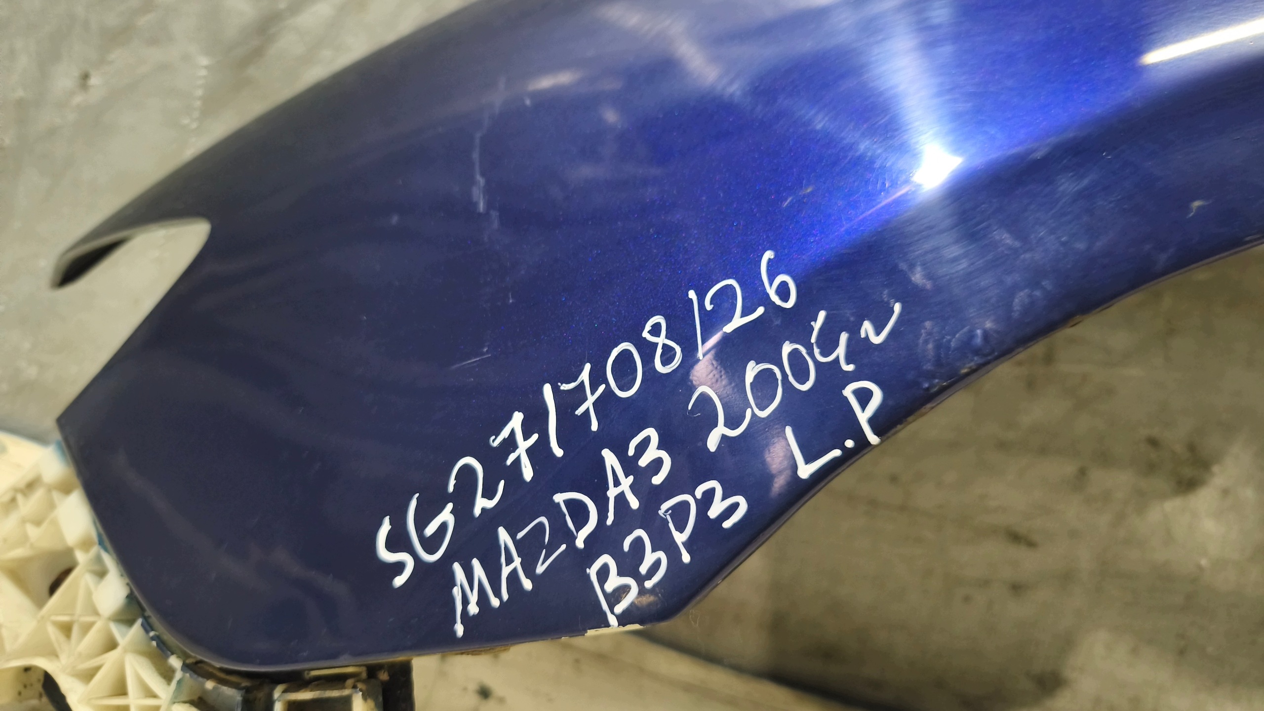 blatník levý předek MAZDA 3 HB 2004 r