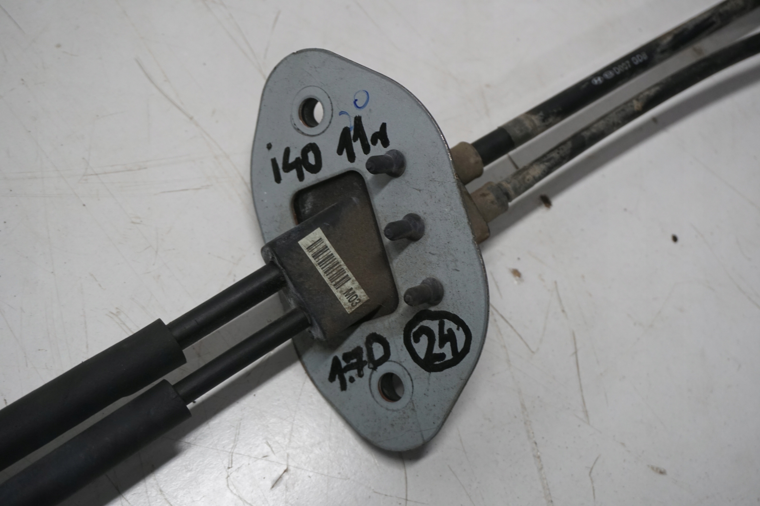 HYUNDAI i40 2011R 1.7CRDI LINKI CIĘGNA ZMIANY BIEGÓW 437943Z300 Rodzaj skrzyni Manualna