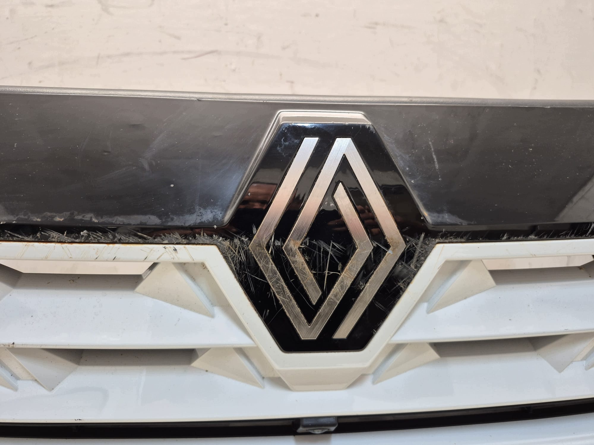 RENAULT BOREAL 25- bumper front front PDC RADAR complete
