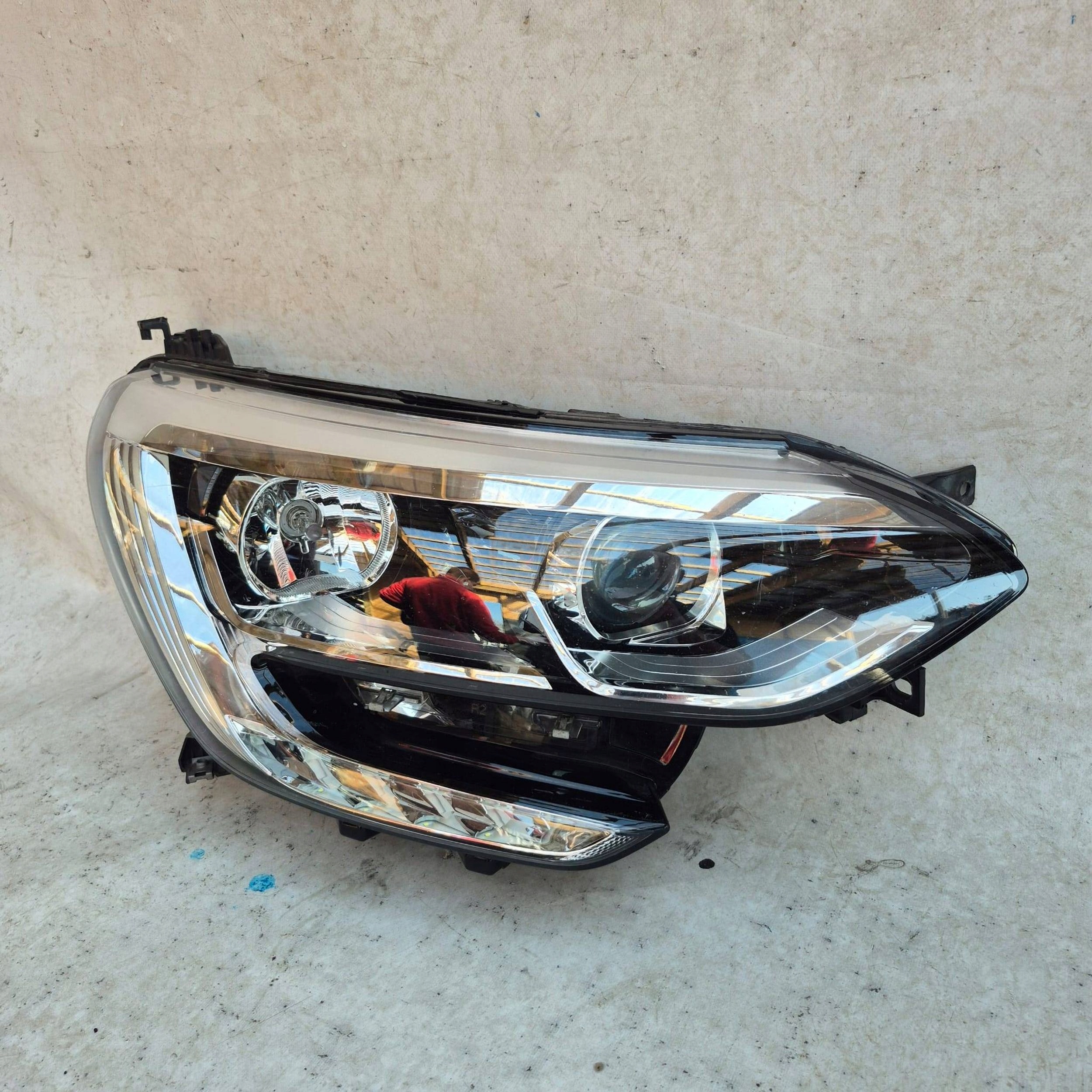 RENAULT MEGANE IV 2016- light right front front 260102555R