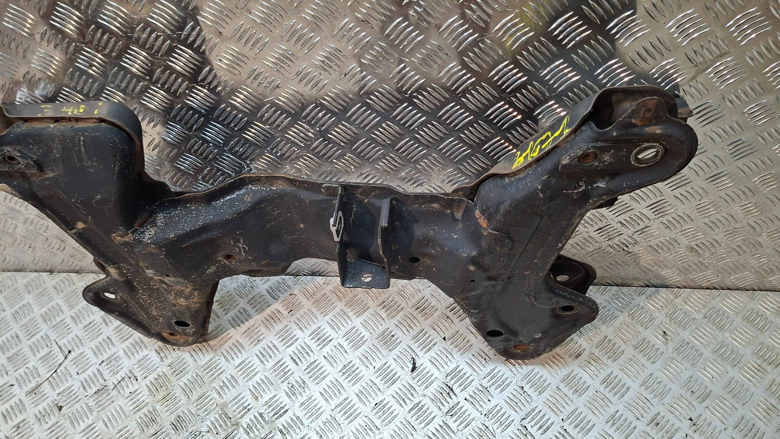 axle beam front PEUGEOT 208 1.4 HDI 2012