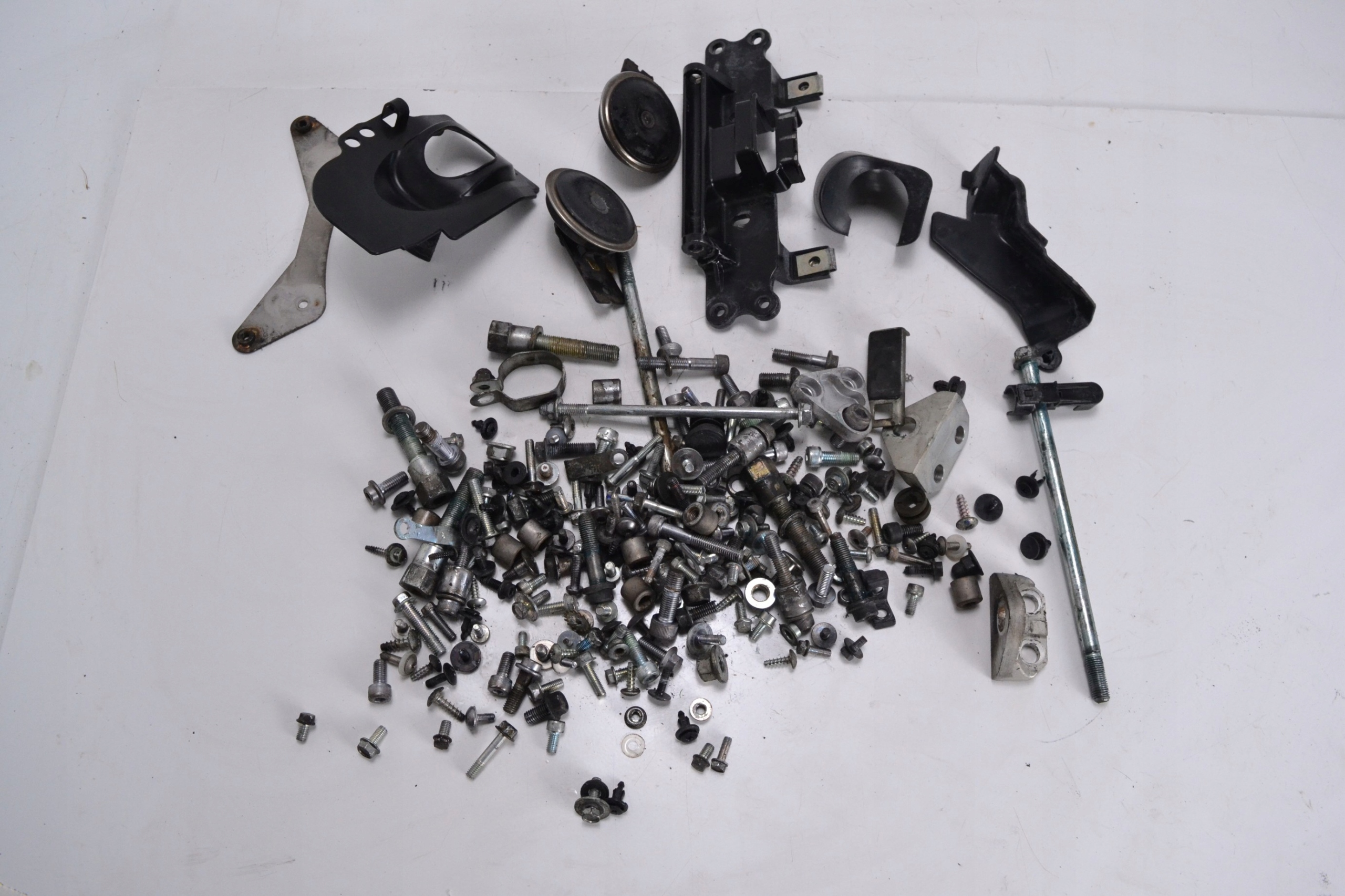 Śruby stelaż wypełnienie YAMAHA FJR 1300 06-12