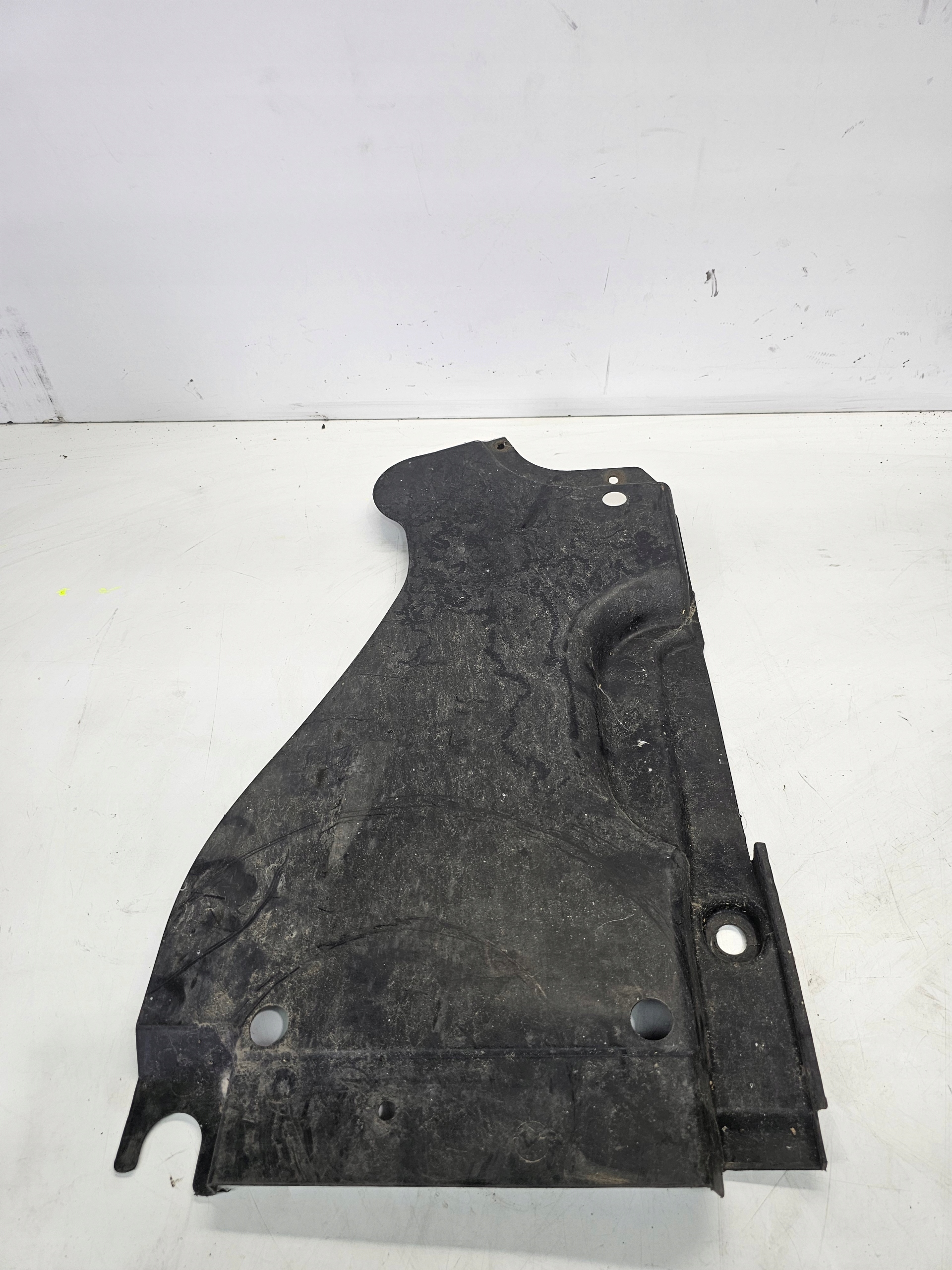 cover chassis right rear part AUDI A4 B6 B7 8E0825216B