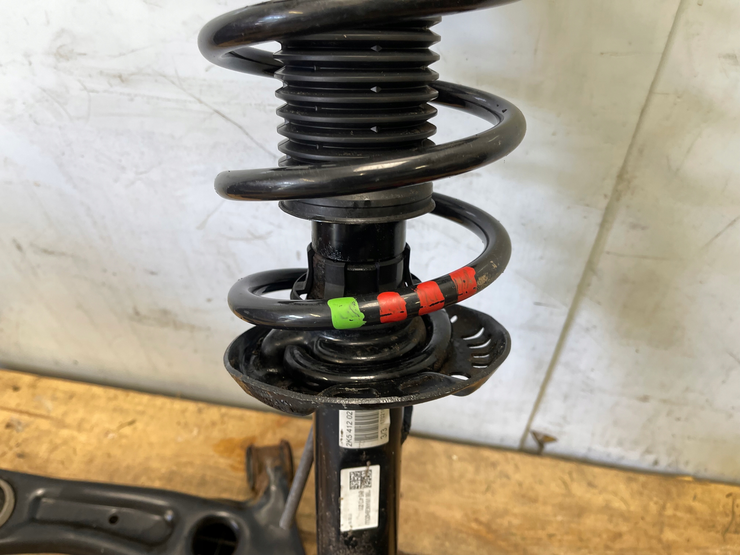 McPherson swing shock absorber right front VW CADDY 2K5 15-19R 1K06AC