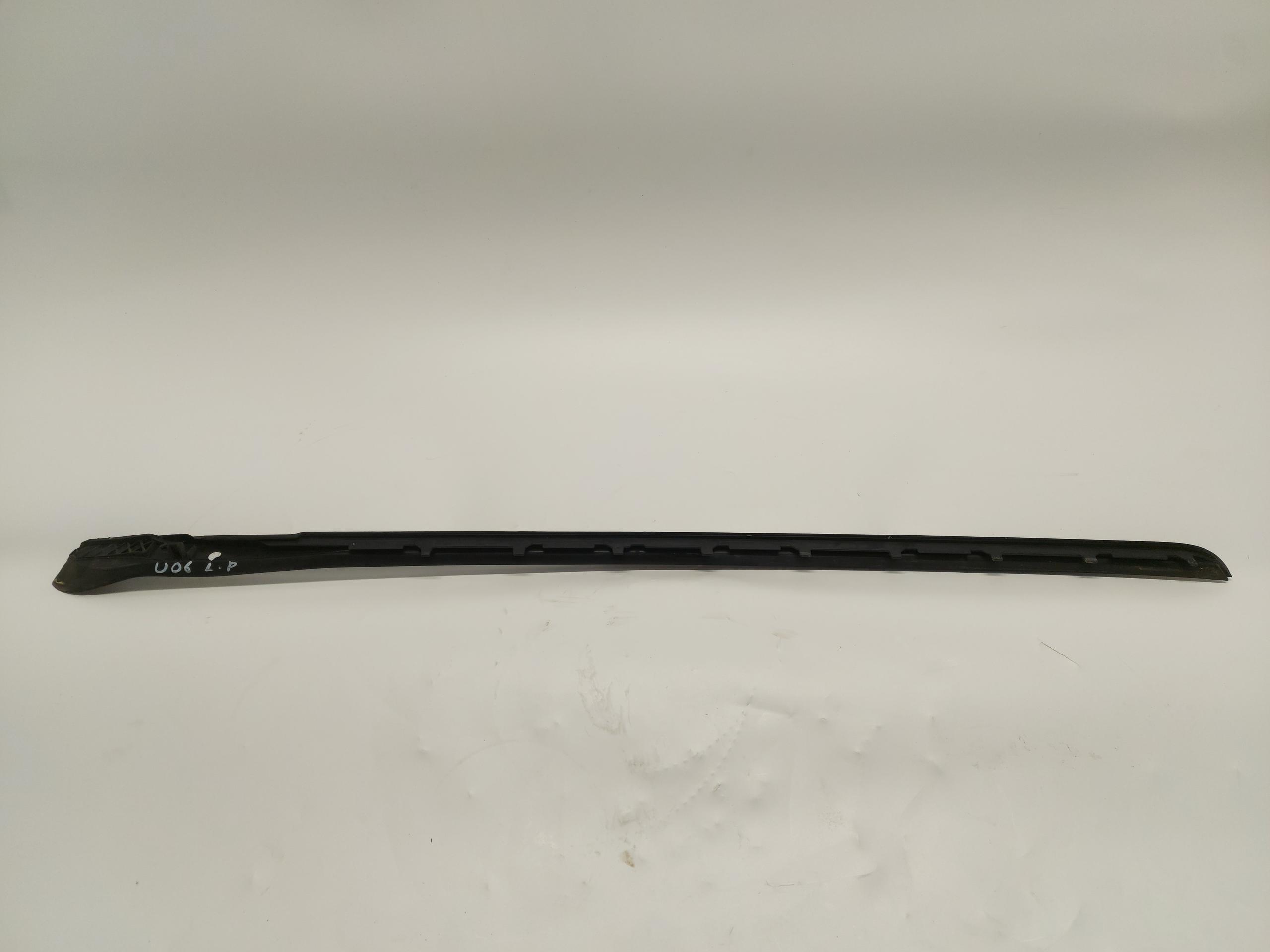 BMW U06 200i moulding windows czolowej left BMWU06Lis