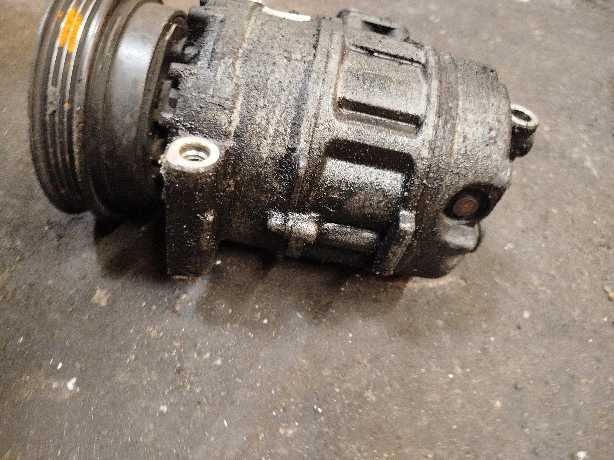 Компрессор кондиционера vw PASSAT B5 1.9 8D0260808