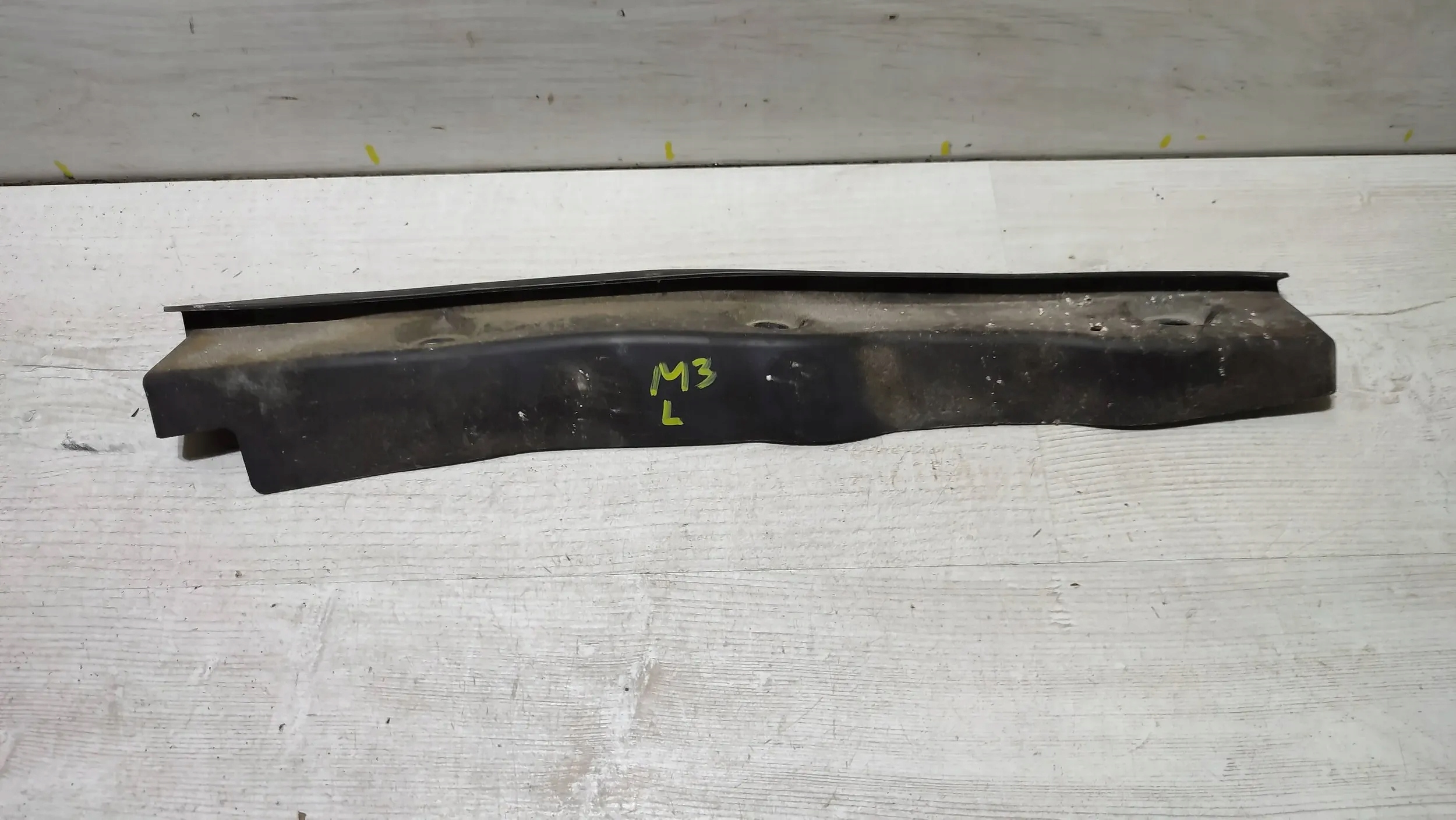 Mazda 3 III BM 17r předek strana levá lišta Panel blatníku