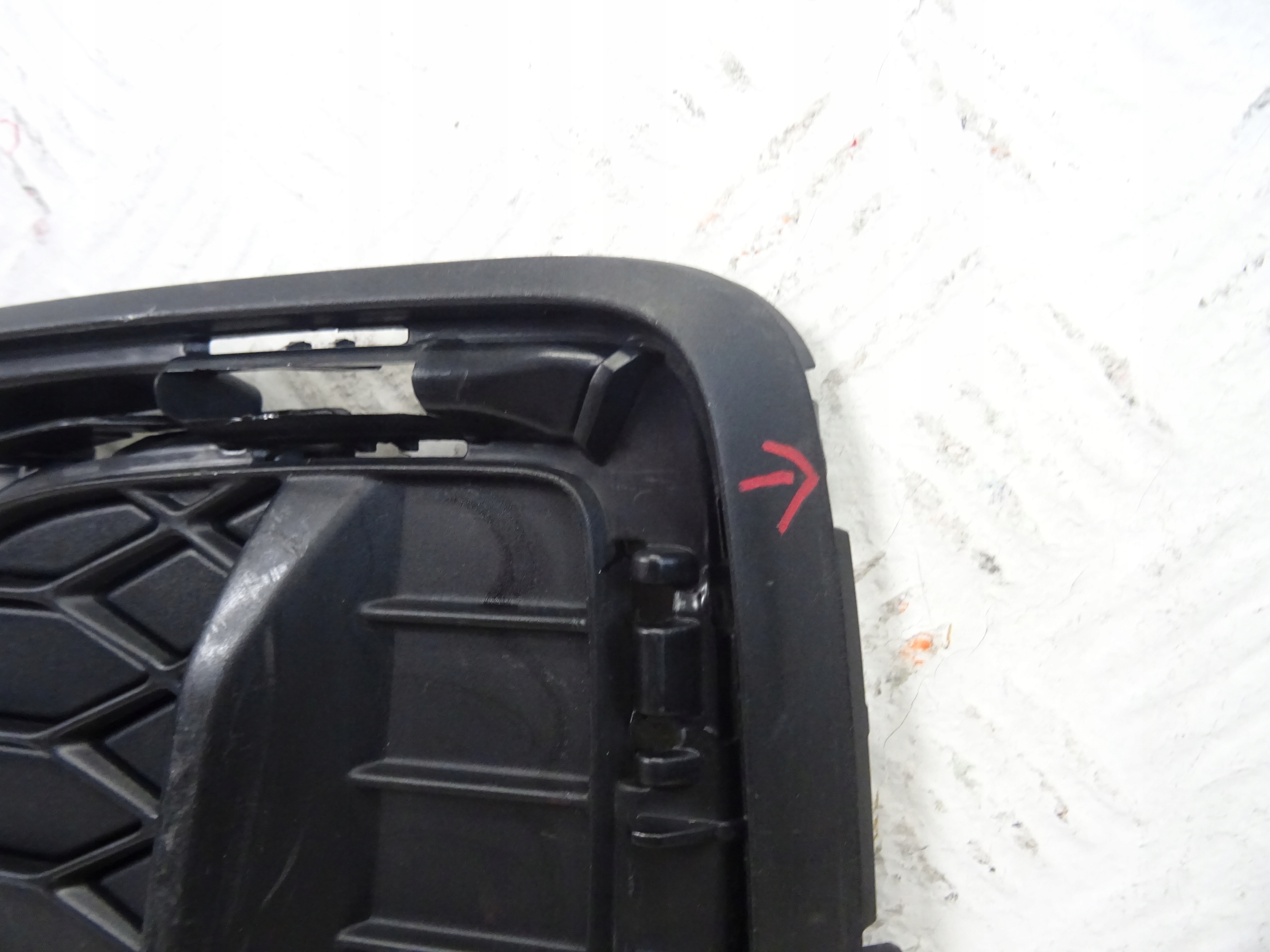 grid of a bumper front front left AUDI Q2 LIFT S-LINE 81A807681Q