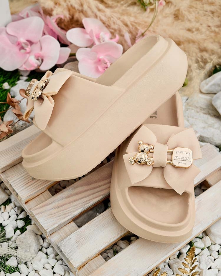 BRĄZOWE GUMOWE KLAPKI Z KOKARDĄ DAMSKIE APIS 38/39 Płeć kobieta