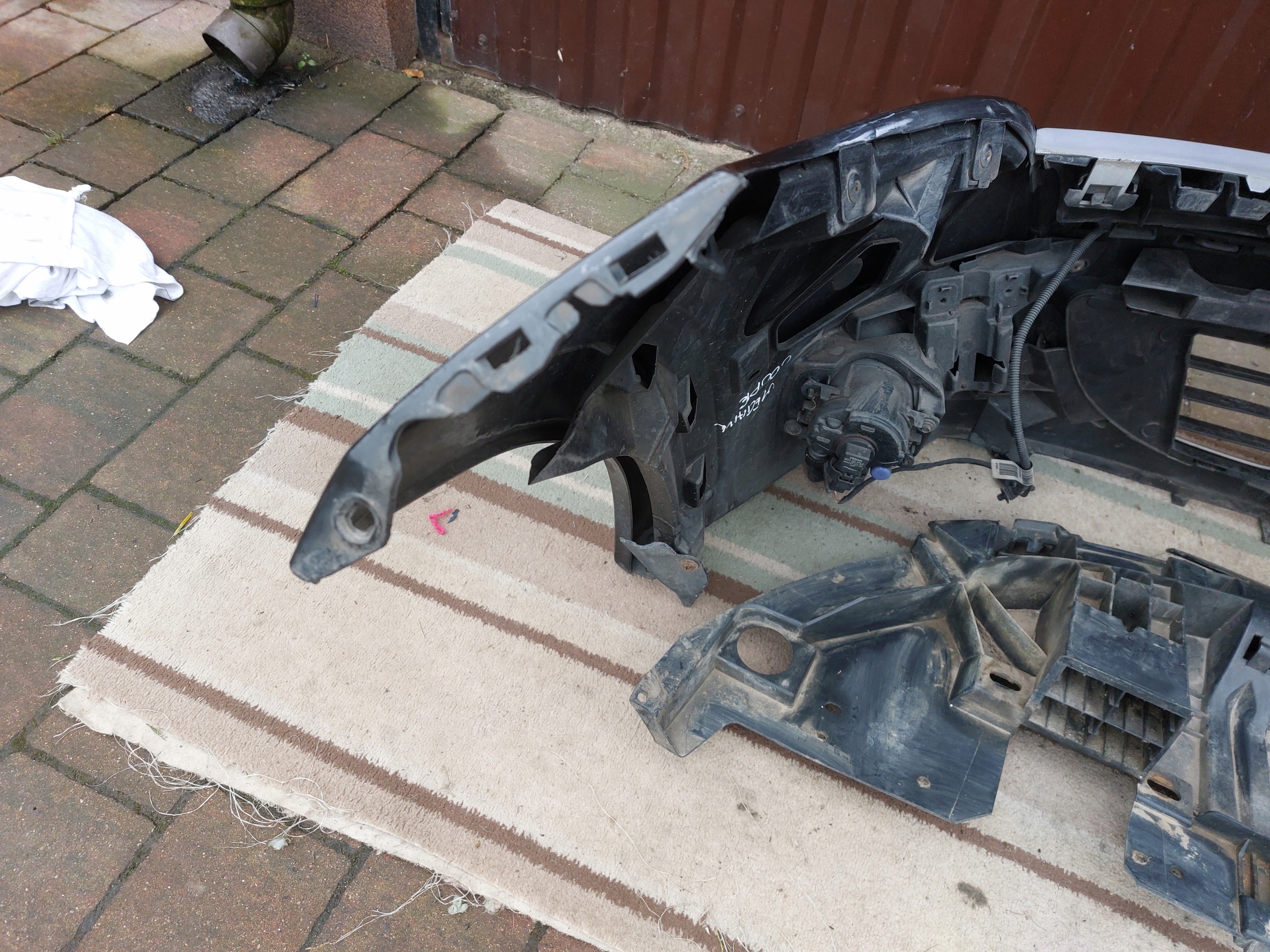 bumper front RENAULT MEGANE III COUPE black
