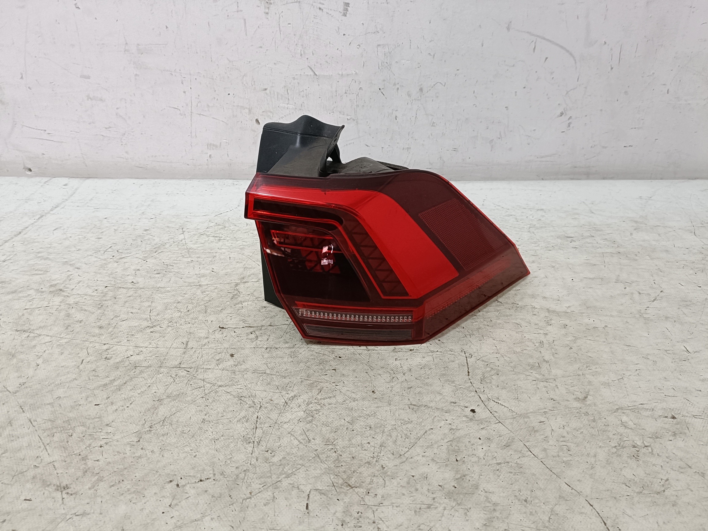 VW TIGUAN II 16- light rear right 5NA945208F