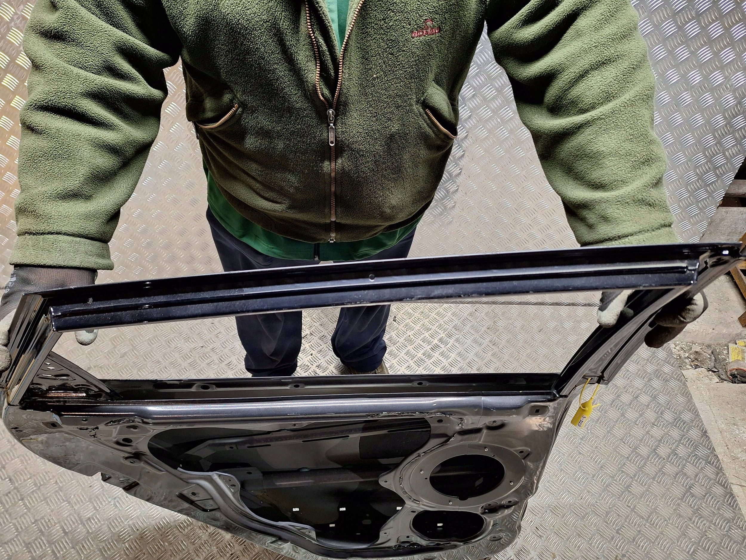 door rear part left HYUNDAI IX35 10-15 below LISTWE
