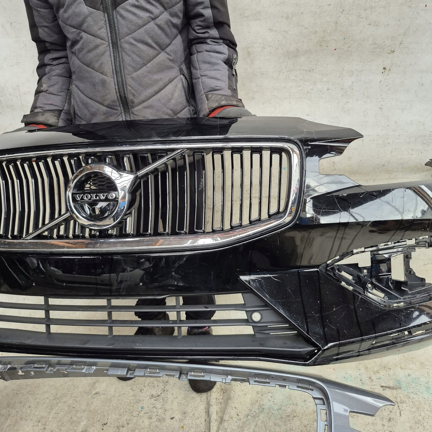 VOLVO V60 II 2 S60 III 3 18-> nárazník předek přední 4PDC
