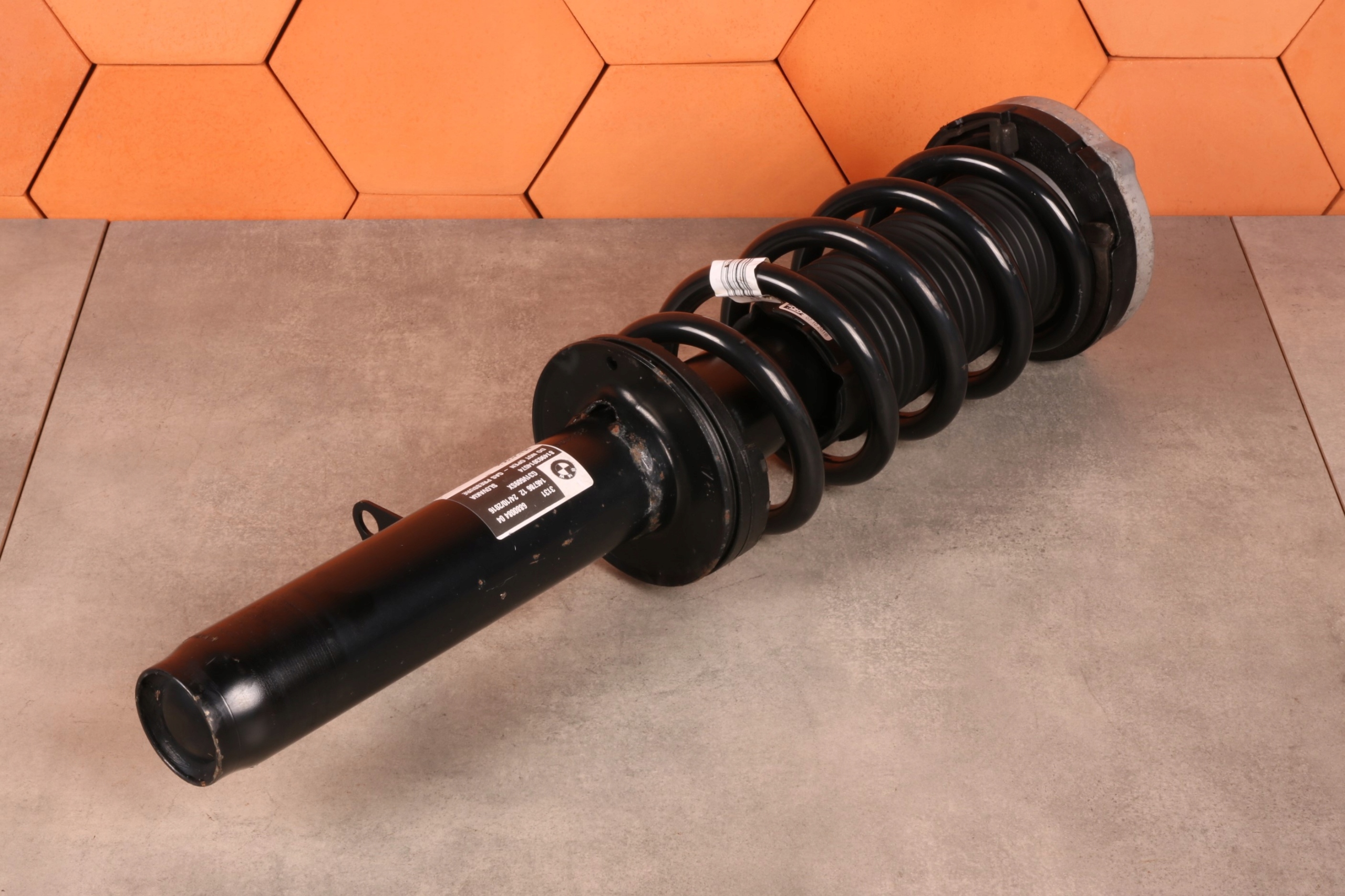 BMW 5' G31 530dX 540dX 540iX shock absorber right front front 6880084