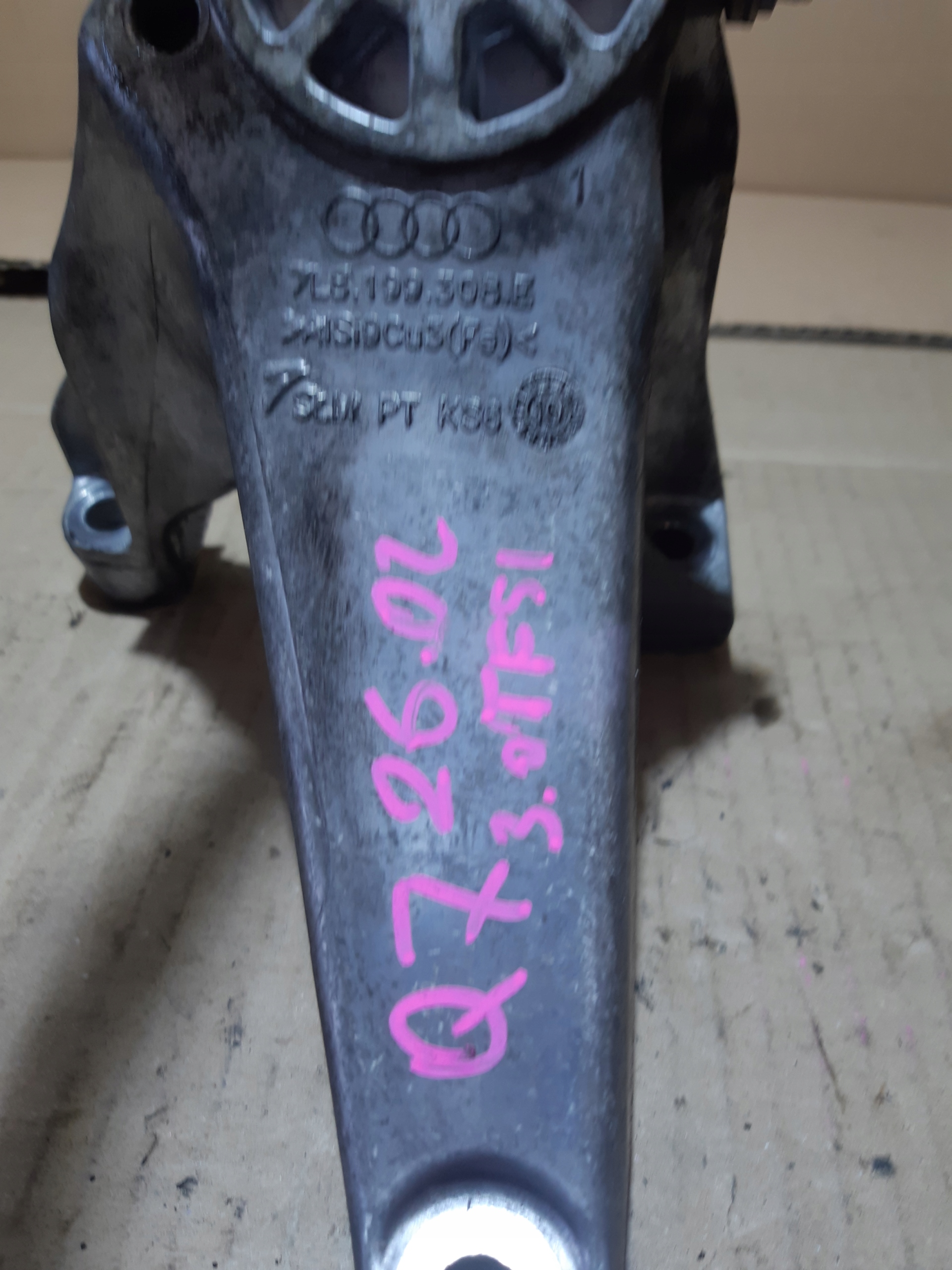 AUDI Q7 3.0 TFSI TOUAREG holder engine mount 7L8199308E