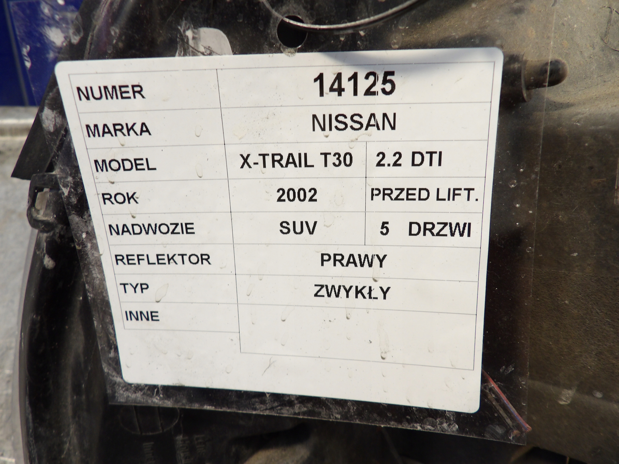Nissan X-Trail T30 light front right