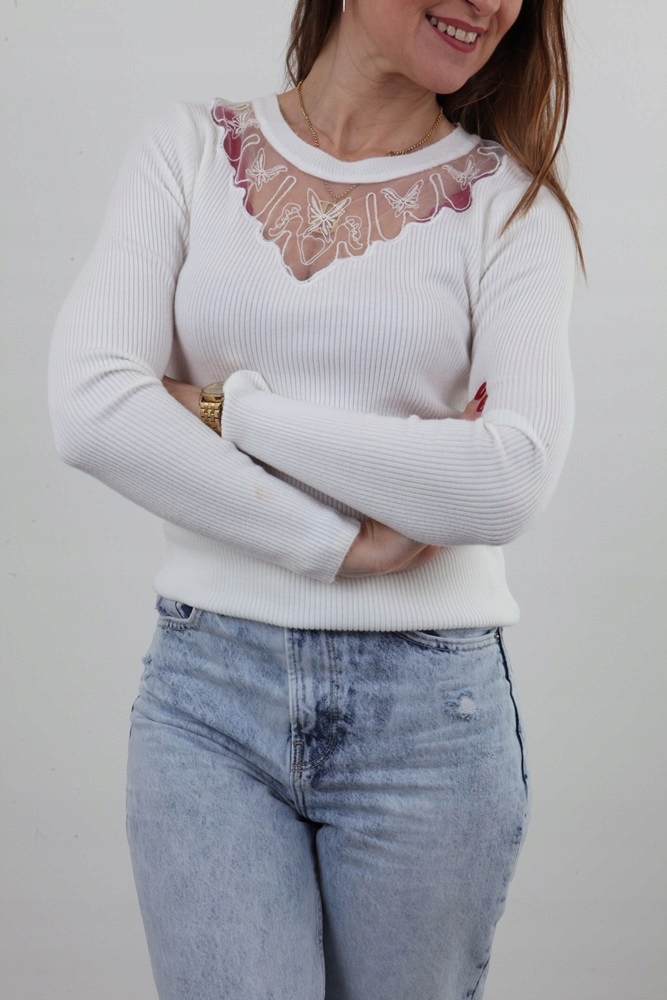 MODNY SWETEREK DEKOLT KORONKA SIATECZKA KOLORY Fason dopasowany