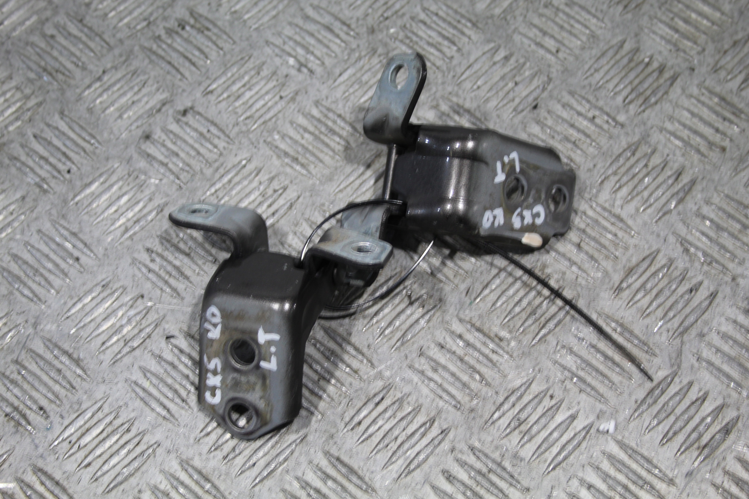 hinges door left rear part MAZDA CX5 KD LIFT