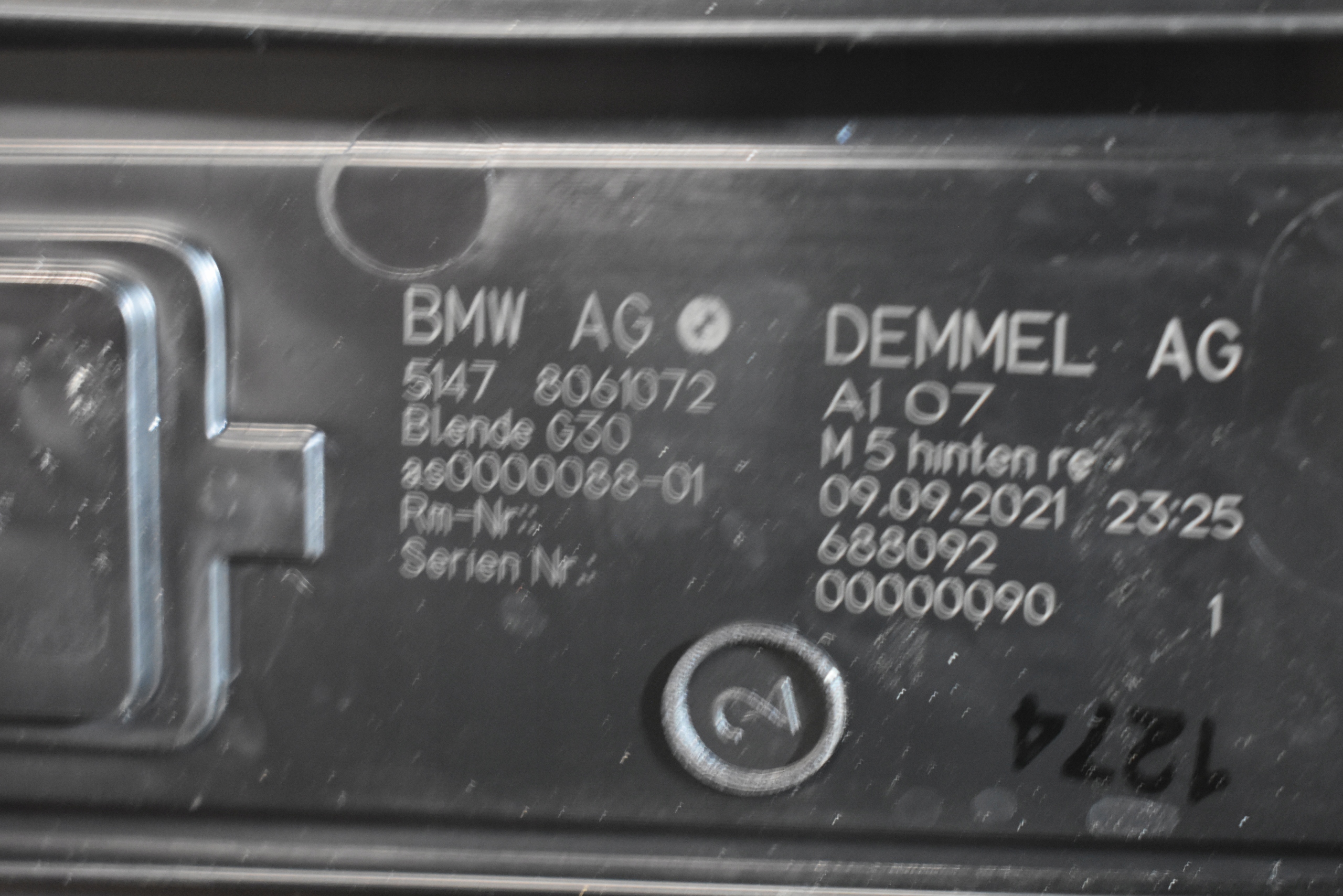 IDEALNE mouldings caps threshold LED BMW F90 M5 1