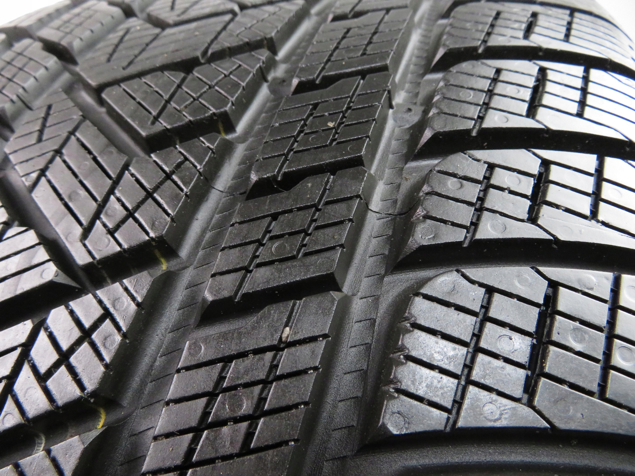 295/40R20 OPONA ZIMOWA Pirelli Scorpion Winter Szerokość opony 295 mm