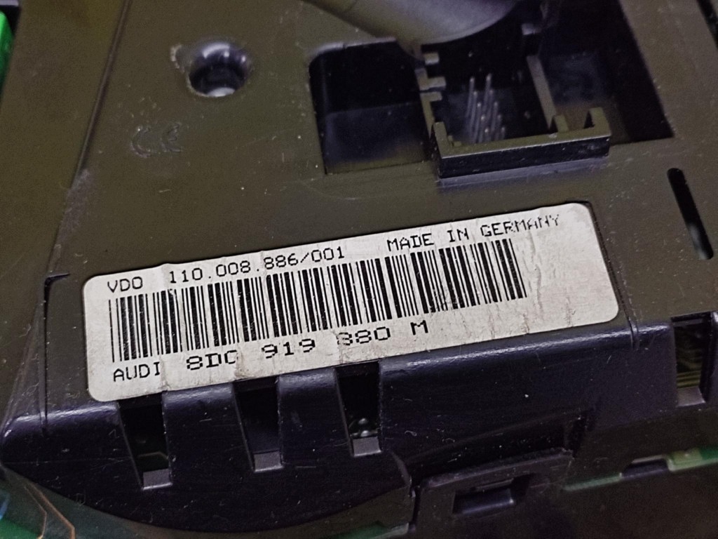 AUDI A4 B5 1.9 TDI kombiinstrument 8D0919880M