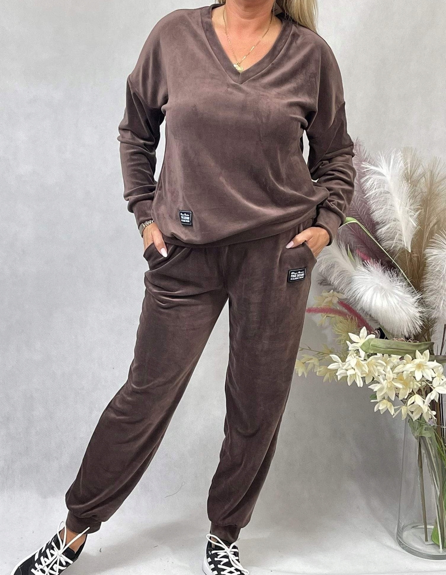 Z402 DRES WELUROWY Z NASZYWKĄ BRĄZOWY r. 48 (4XL) Kod producenta Z402-brązowy