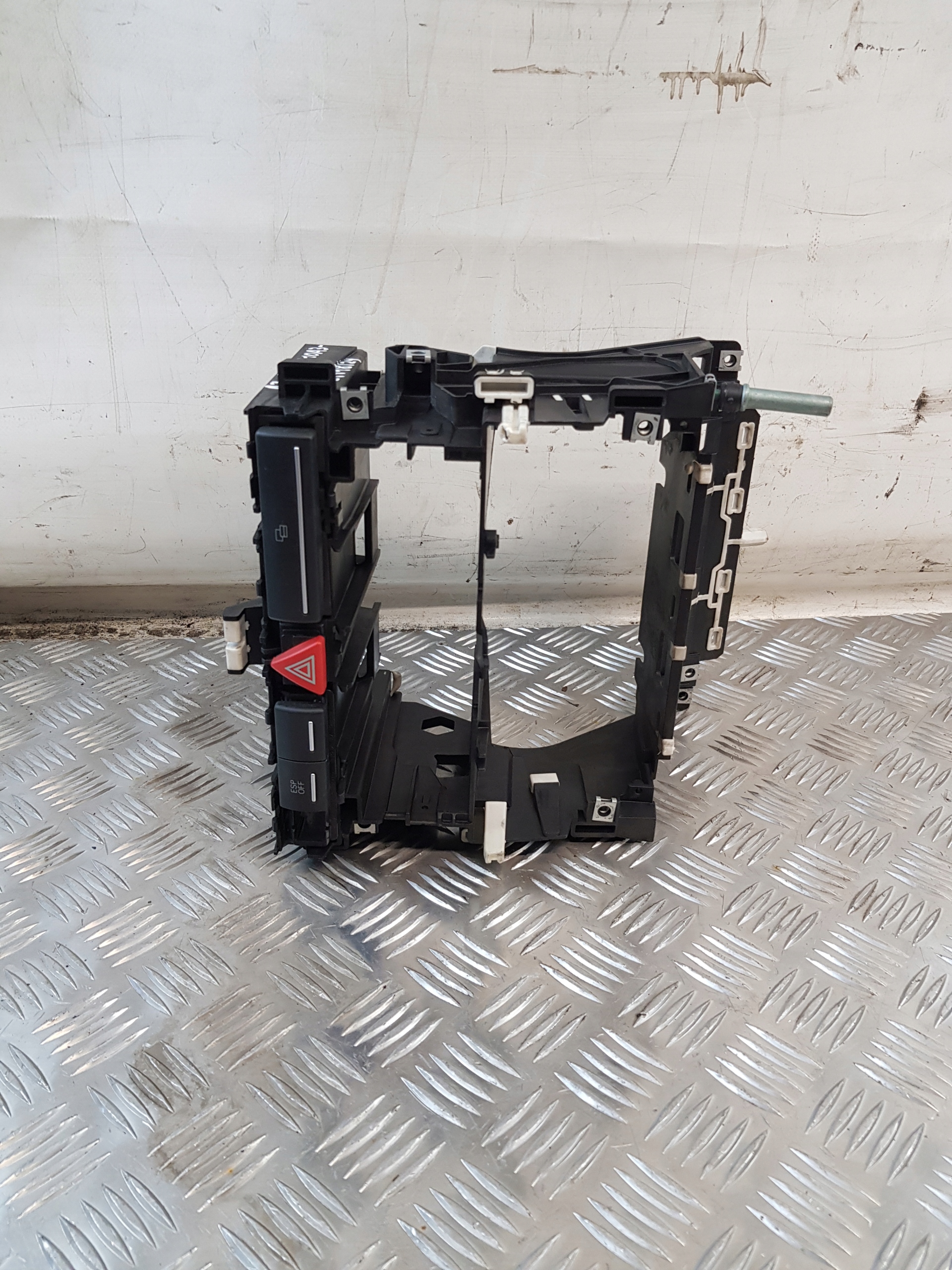 Châssis RADIA Console 8P0858005B AUDI A3 8P