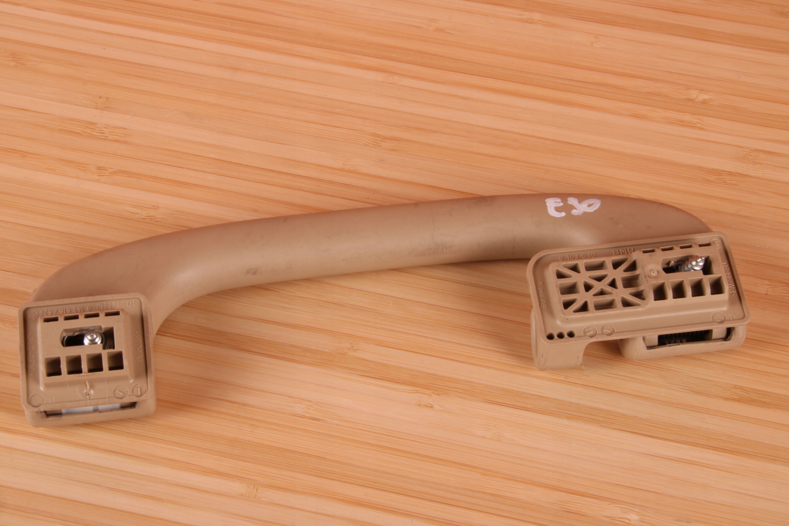 BMW E81 E87 E90 E91 E60 E61 RĄCZKA UCHWYT PODSUFITKI PRAWY TYŁ 9143530 Producent części BMW OE