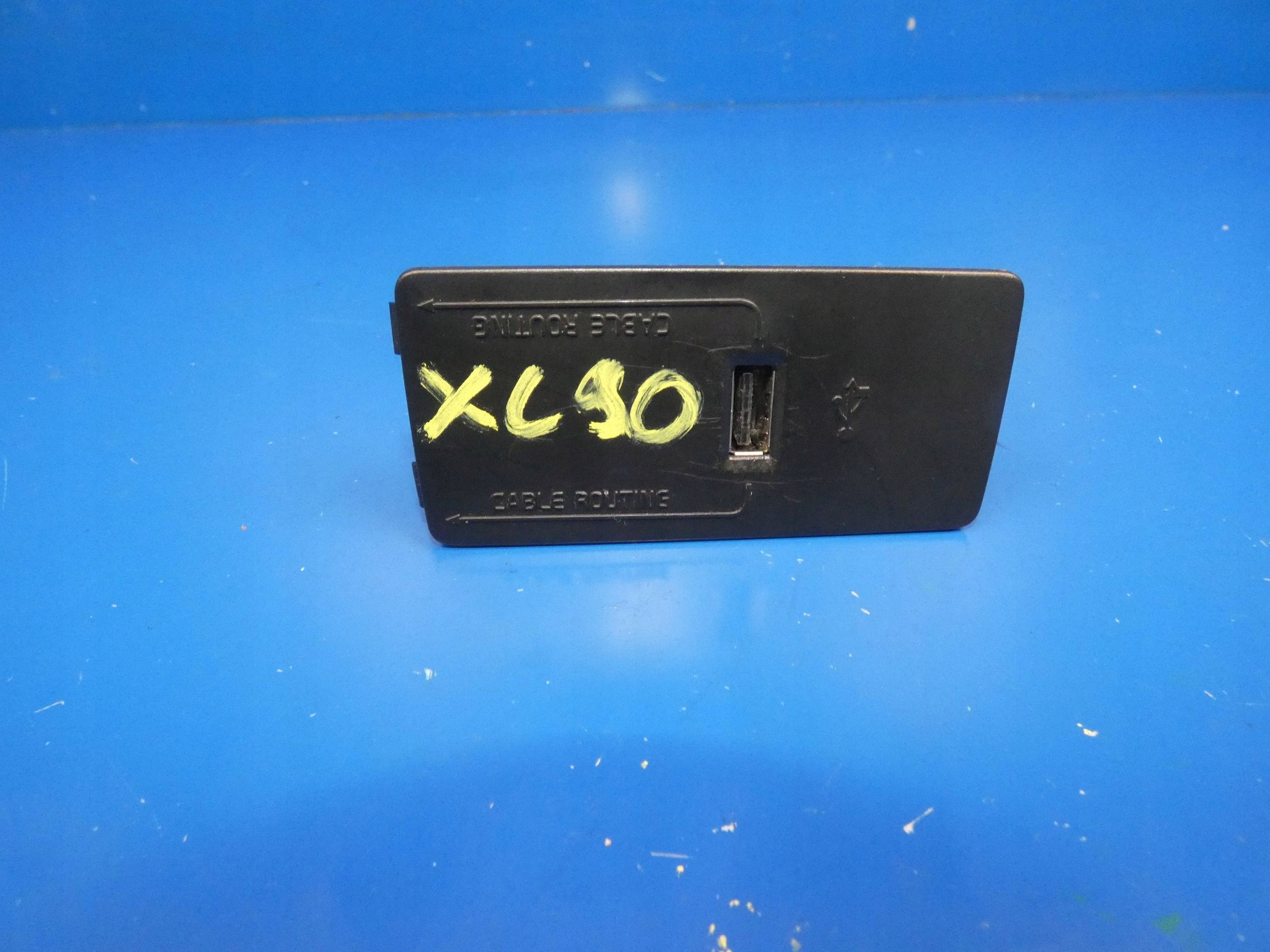 VOLVO XC90 II V90 XC60 adapter PORT USB