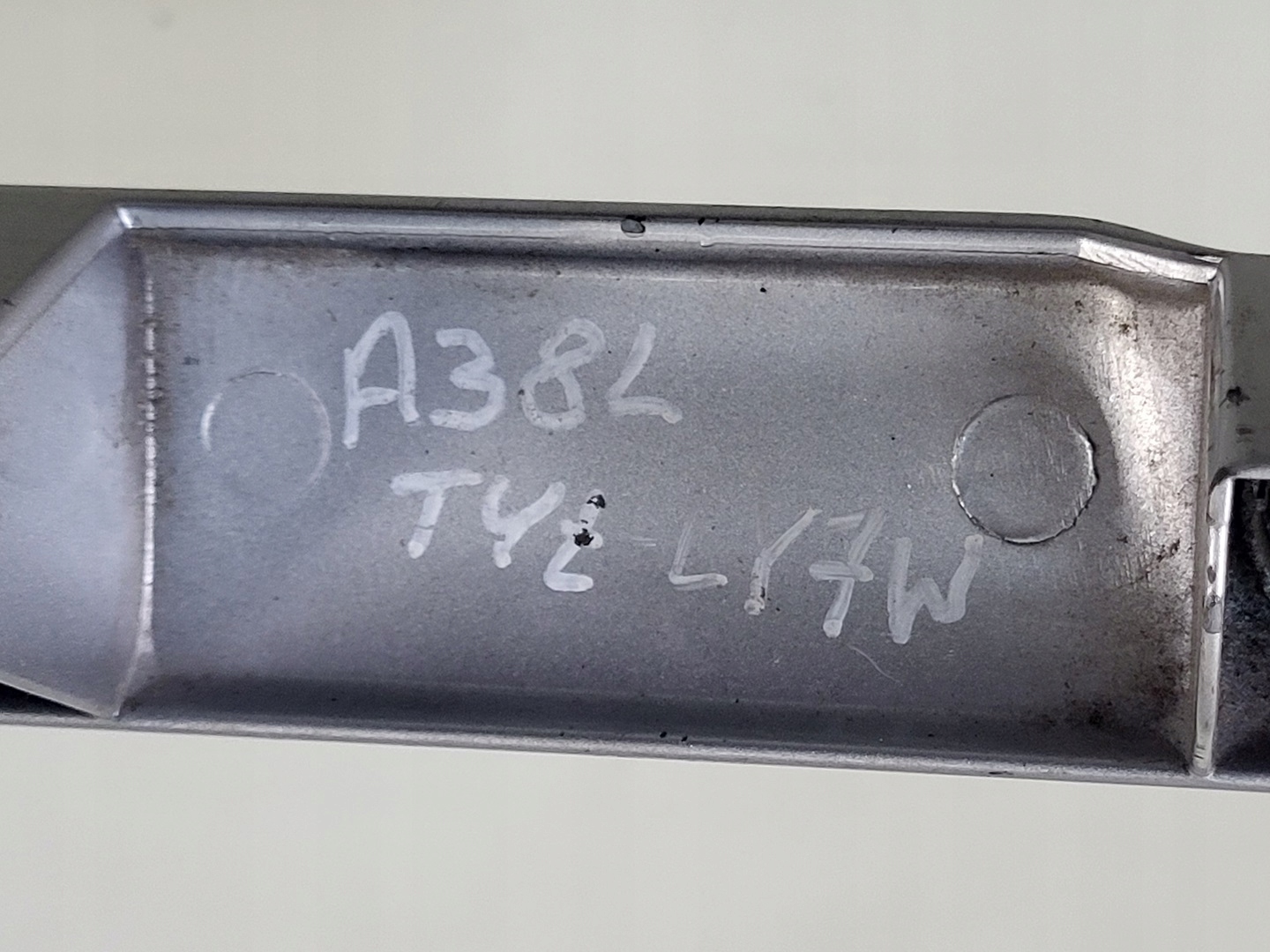 cap bonnet boot LY7W AUDI A3 8L 8D9827574