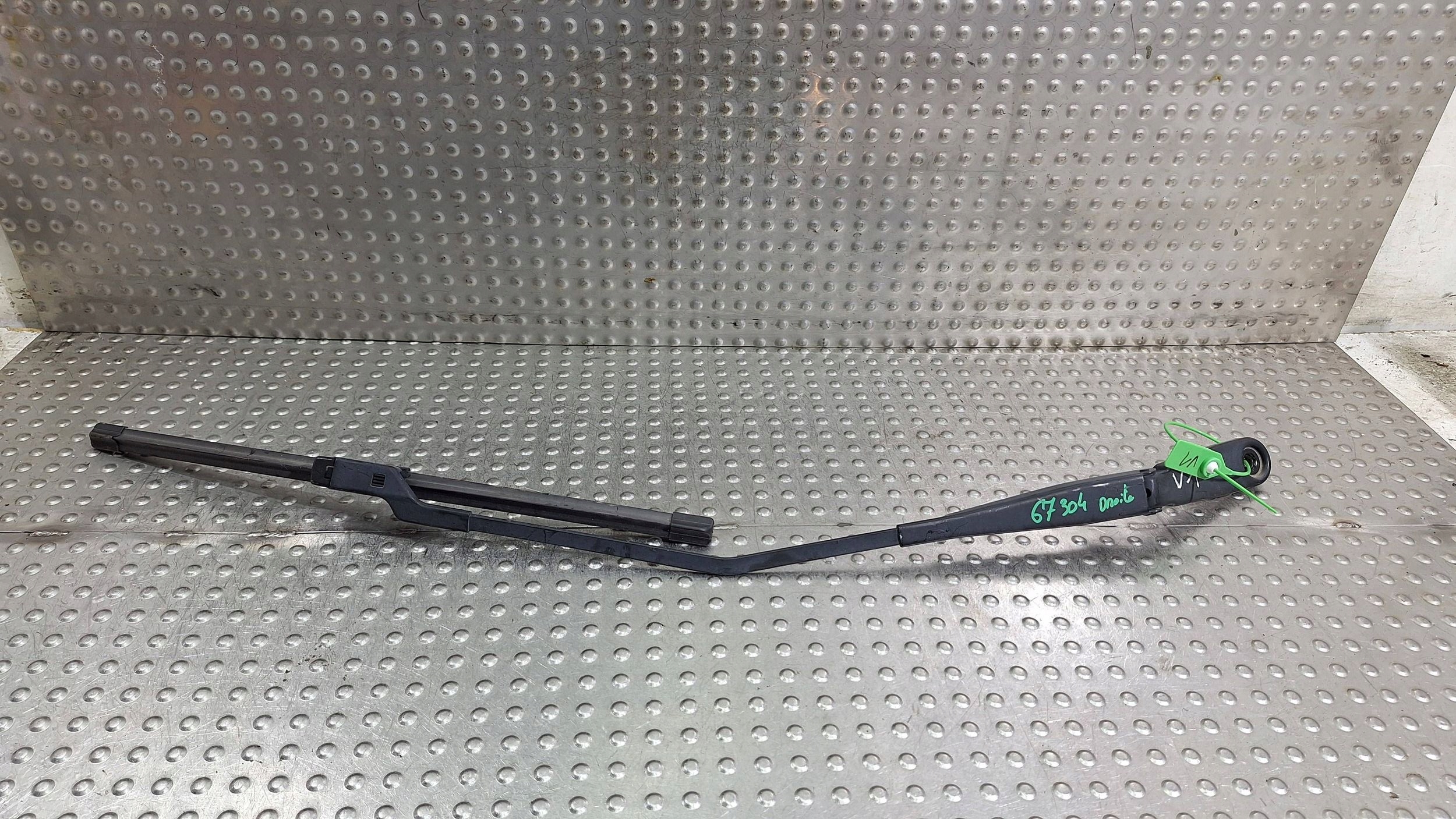 wiper arm right front 31276060 VOLVO V40 II