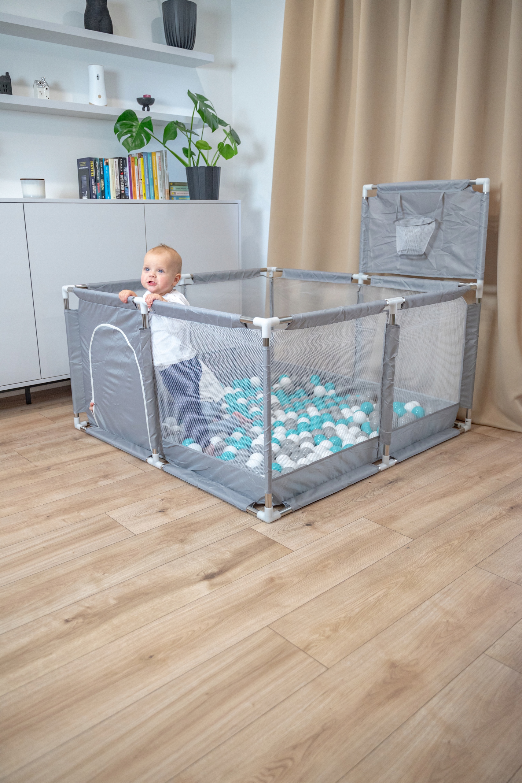 ВОСПРОИЗВЕДЕНИЕ С КВАДРАТНОЙ КОРЗИНКОЙ ДЛЯ ДЕТЕЙ, 100 МЯЧИКОВ Тип: манеж