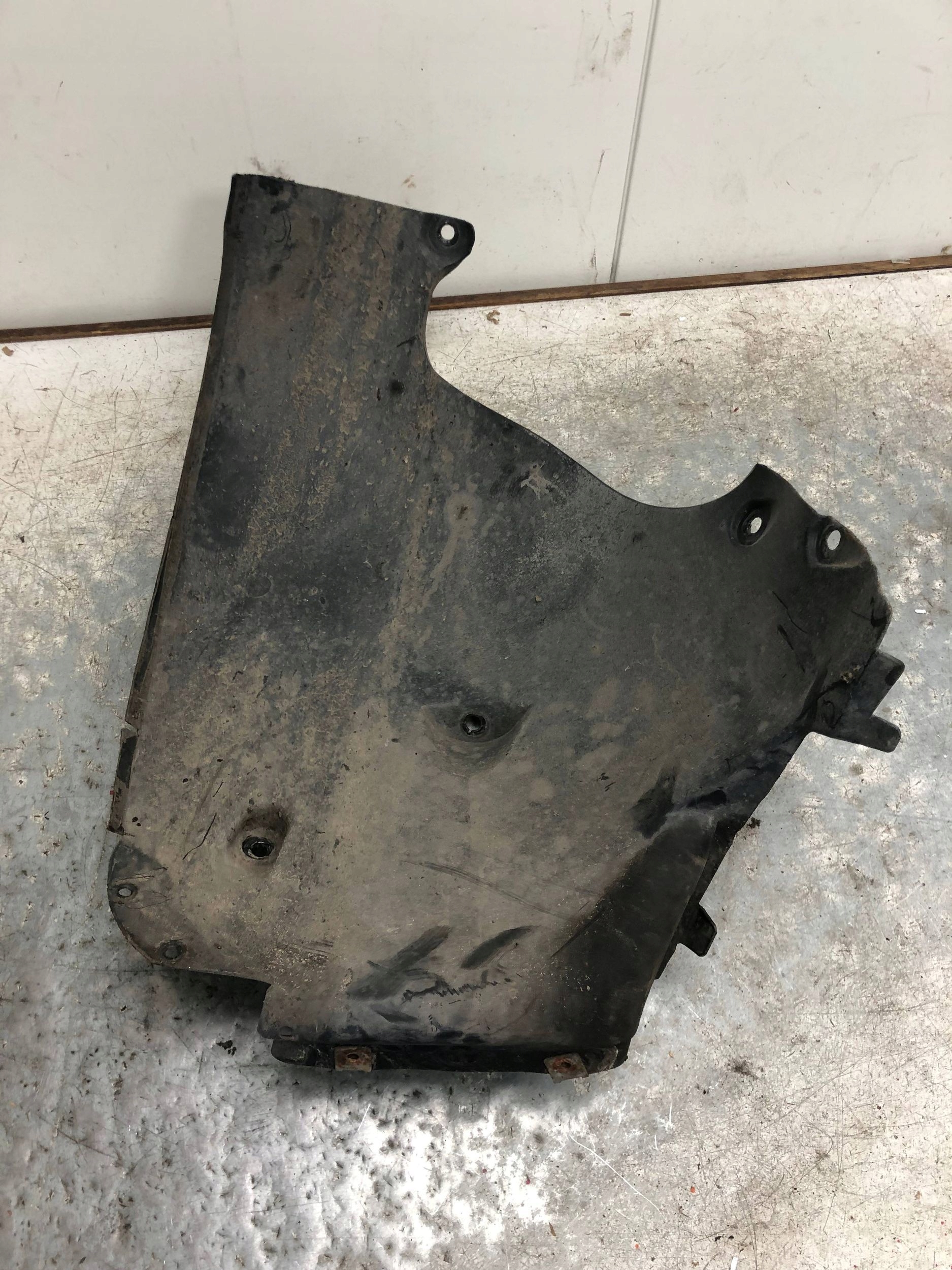 mudguard right front part rear MERCEDES W211 A2116901430