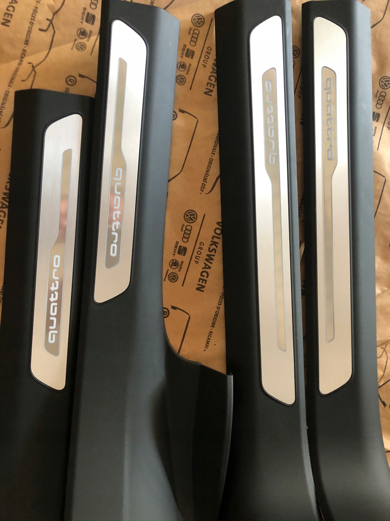 4H1867271L 4H1867272L - AUDI A8 D4 4H4 боковые юбки QUATTRO с подсветкой