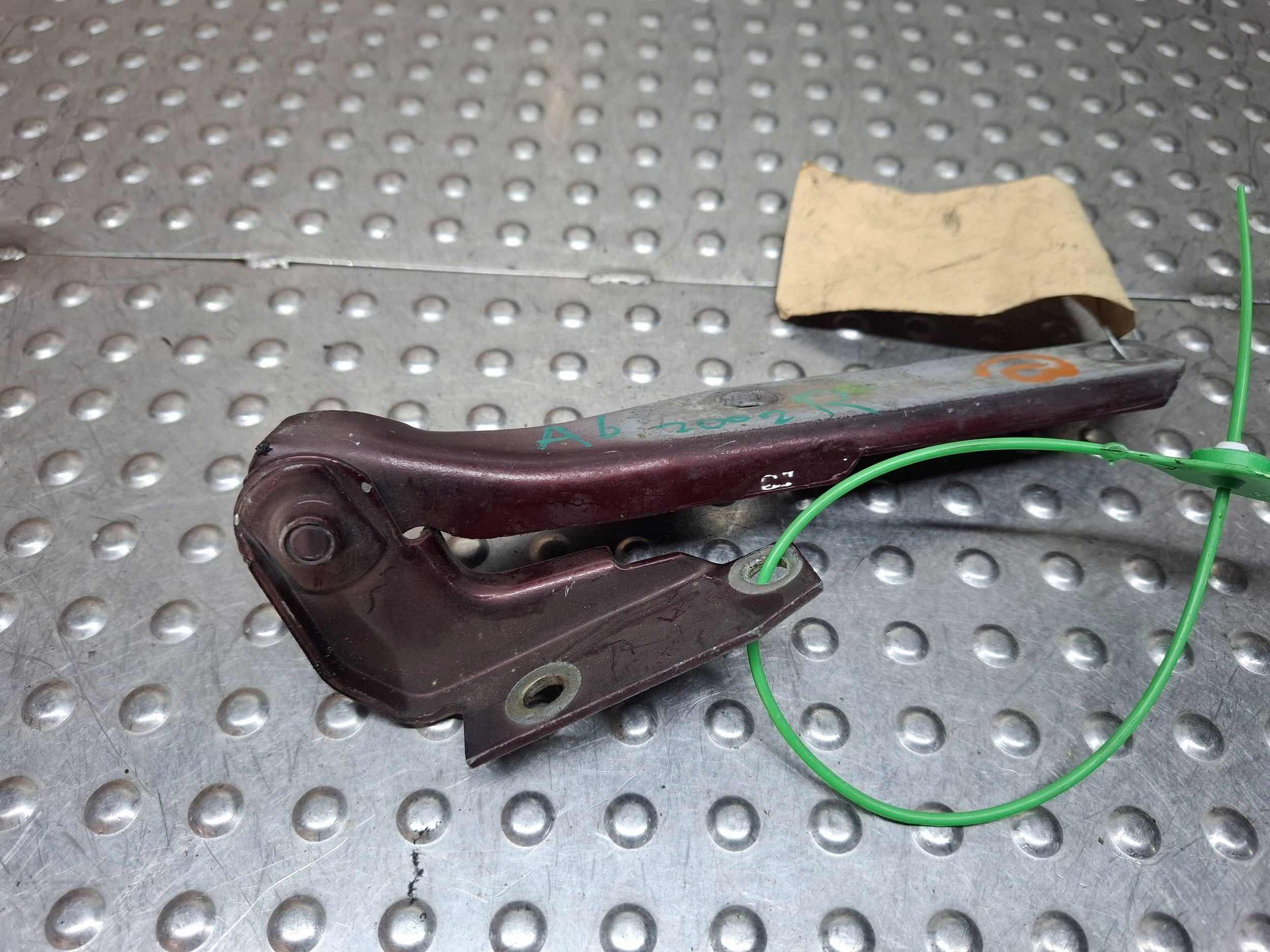 hinge bonnets of the engine right 4B0823302D AUDI A6 C5 4B