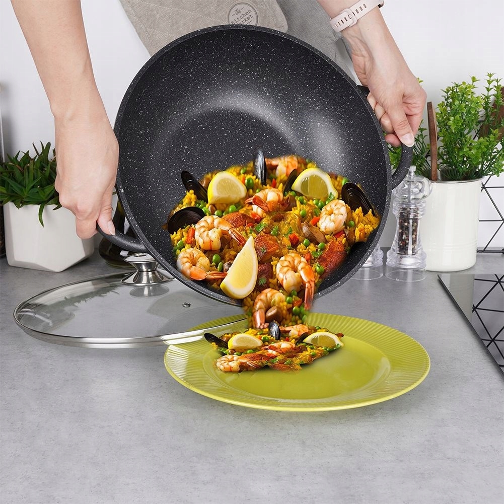 Patelnia wok z pokrywką granitowa GRANDE 32 cm Kolor czarny