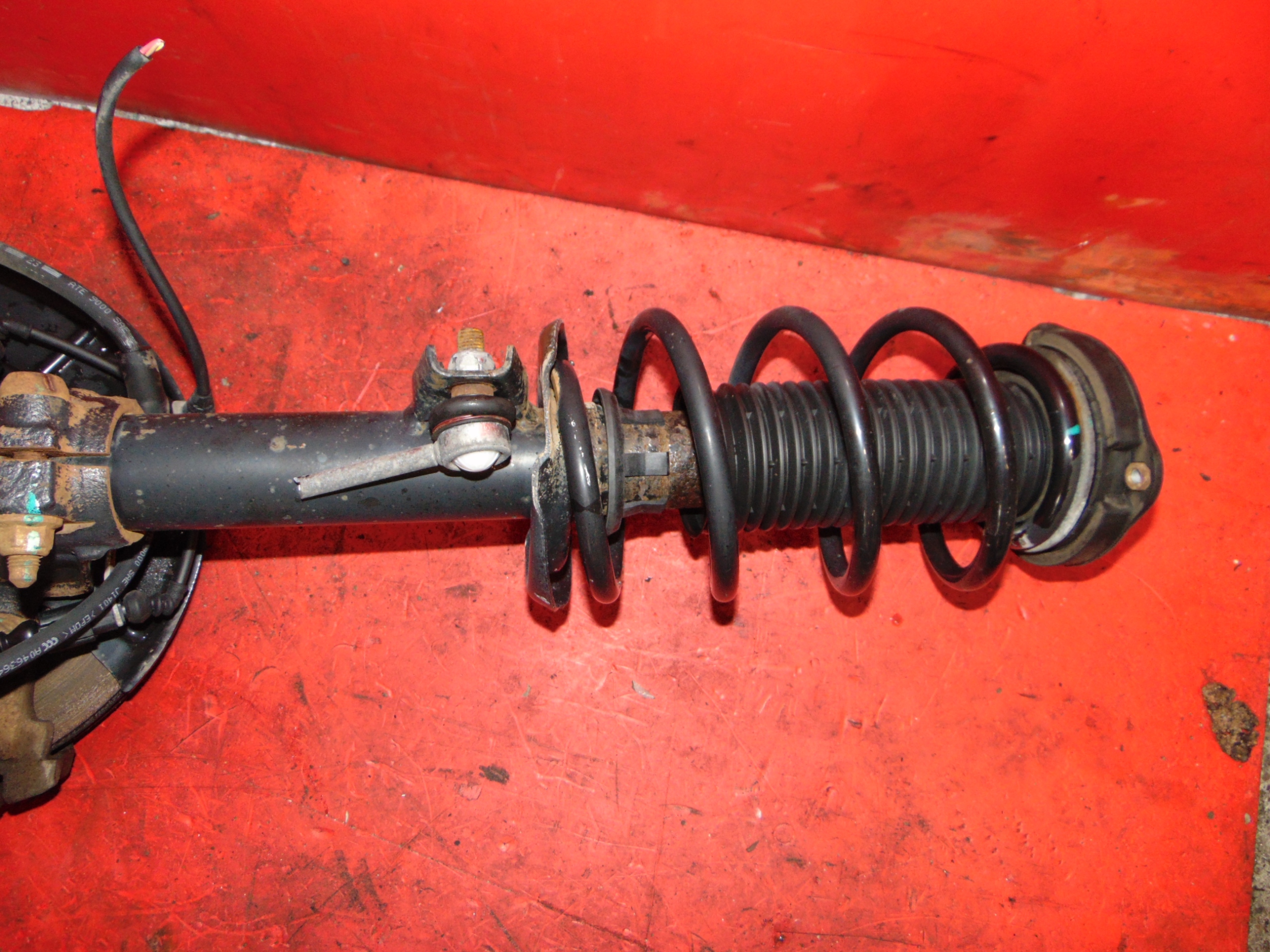 VW EOS 2.0 TDI swing shock absorber left front