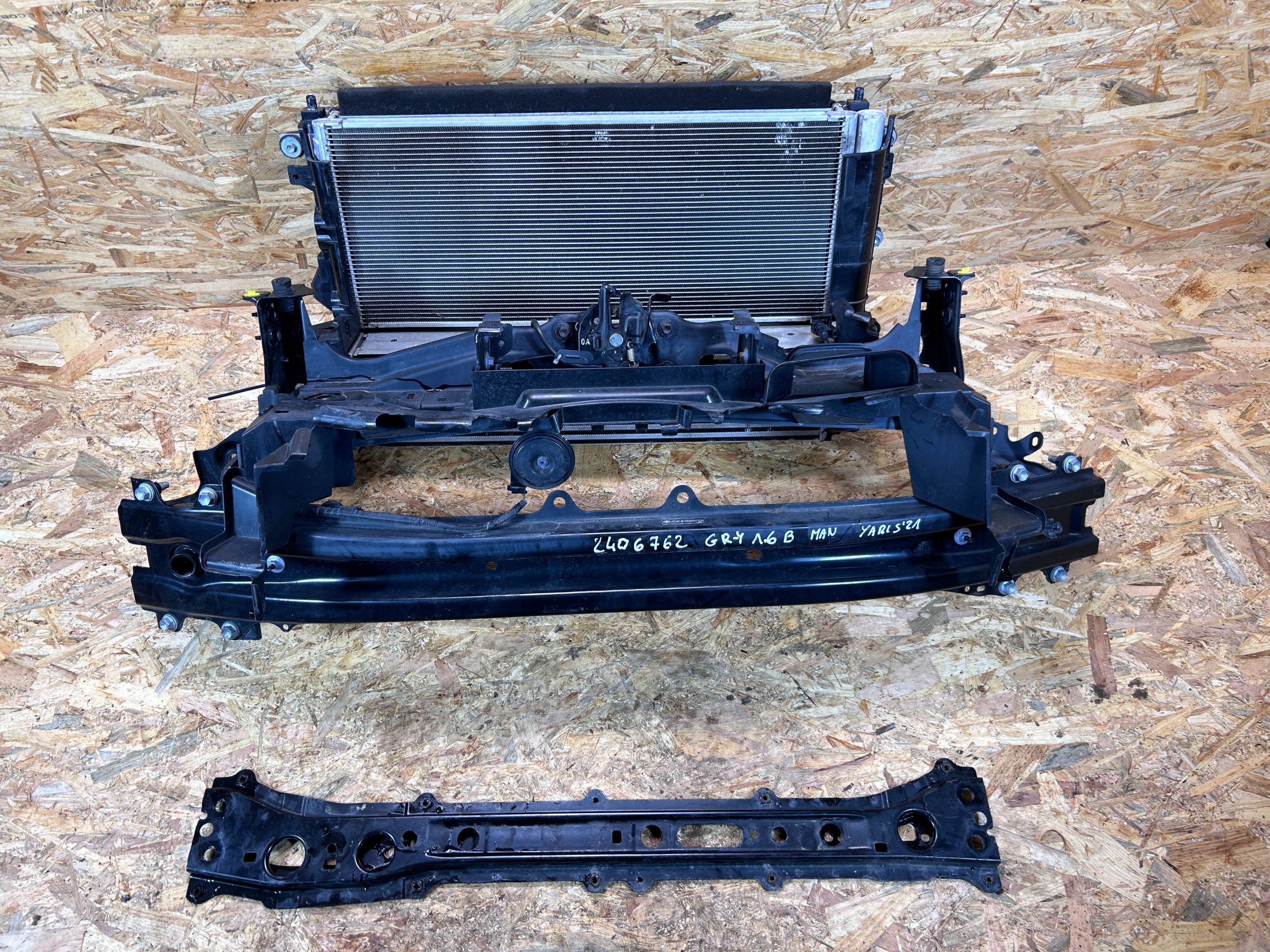 PAS PRZEDNI WZMOCNIENIE BELKA CHŁODNICE TOYOTA YARIS IV GR 1.6 BENZYNA 20-