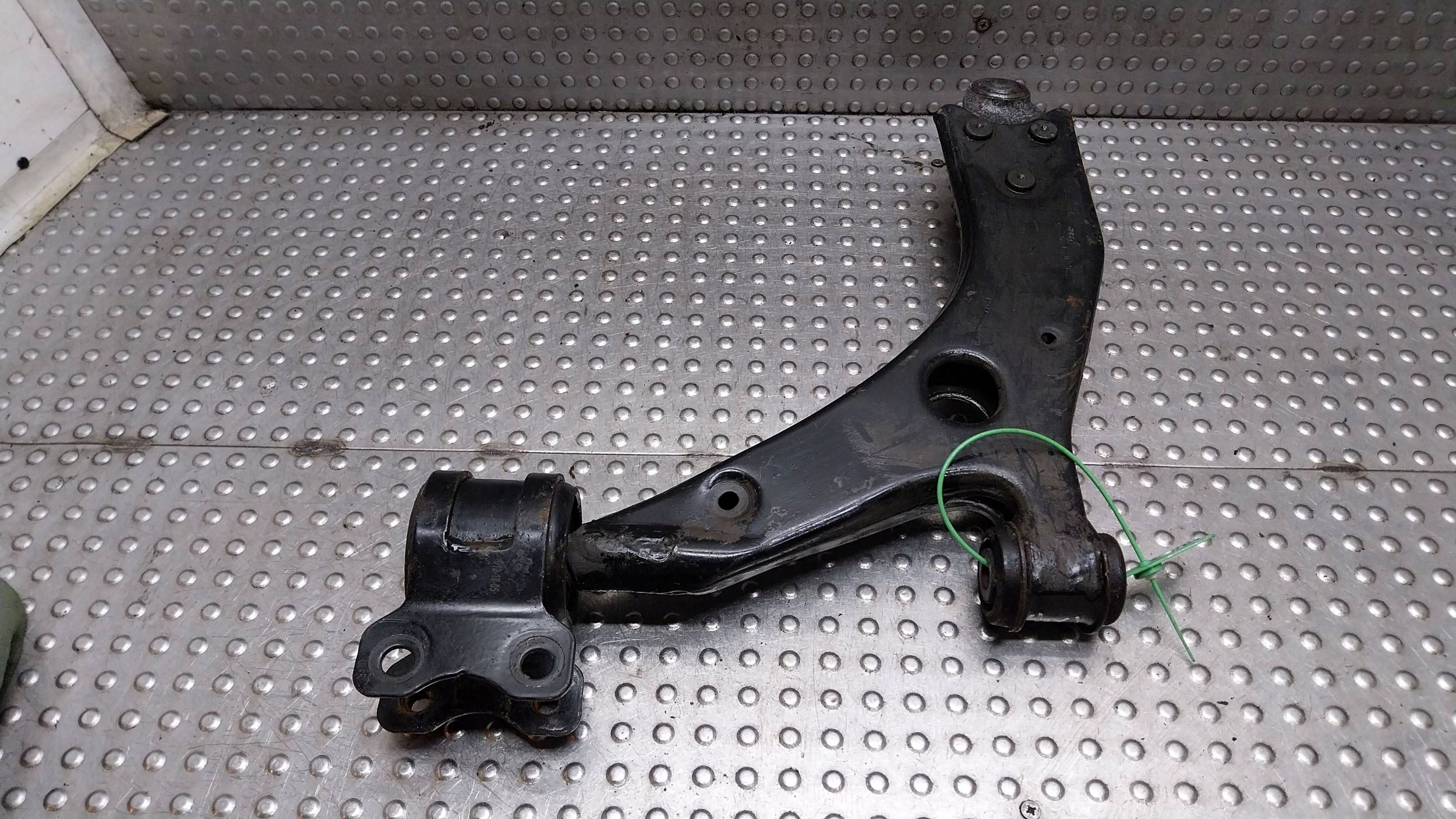 arm right front 4M51-3A423-EM FORD FOCUS MK2 C MAX MK1 VOLVO C30 S40 V50