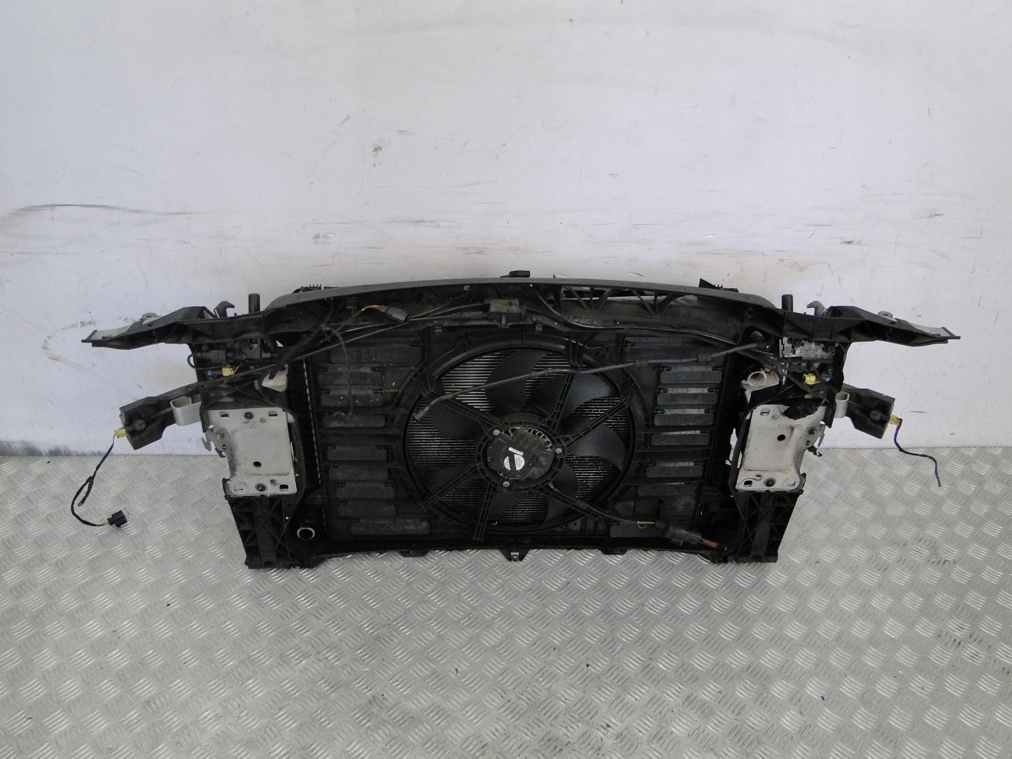 PAS PRZEDNI WZMOCNIENIE BELKA CHŁODNICE AUDI A4 B9 A5 8W 2.0TFSI 2018 Numery katalogowe zamienników 8W0 2.0 TFSI