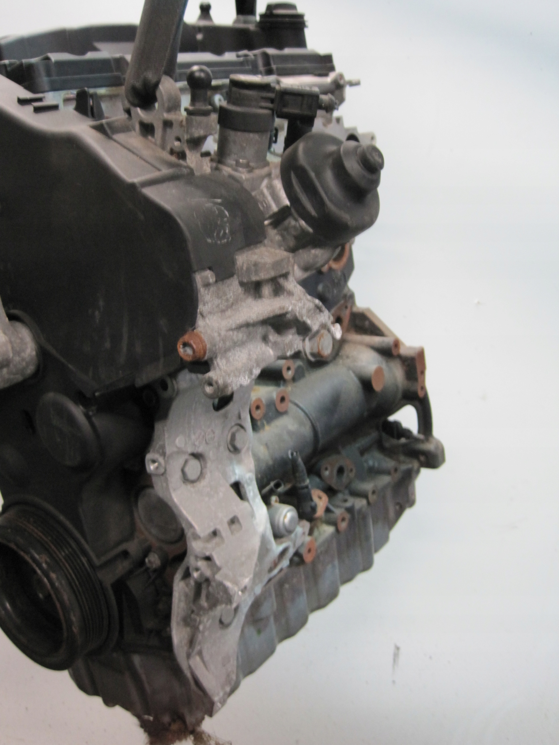 engine motor AUDI Q3 8U0 2.0 TDI CRB pillar