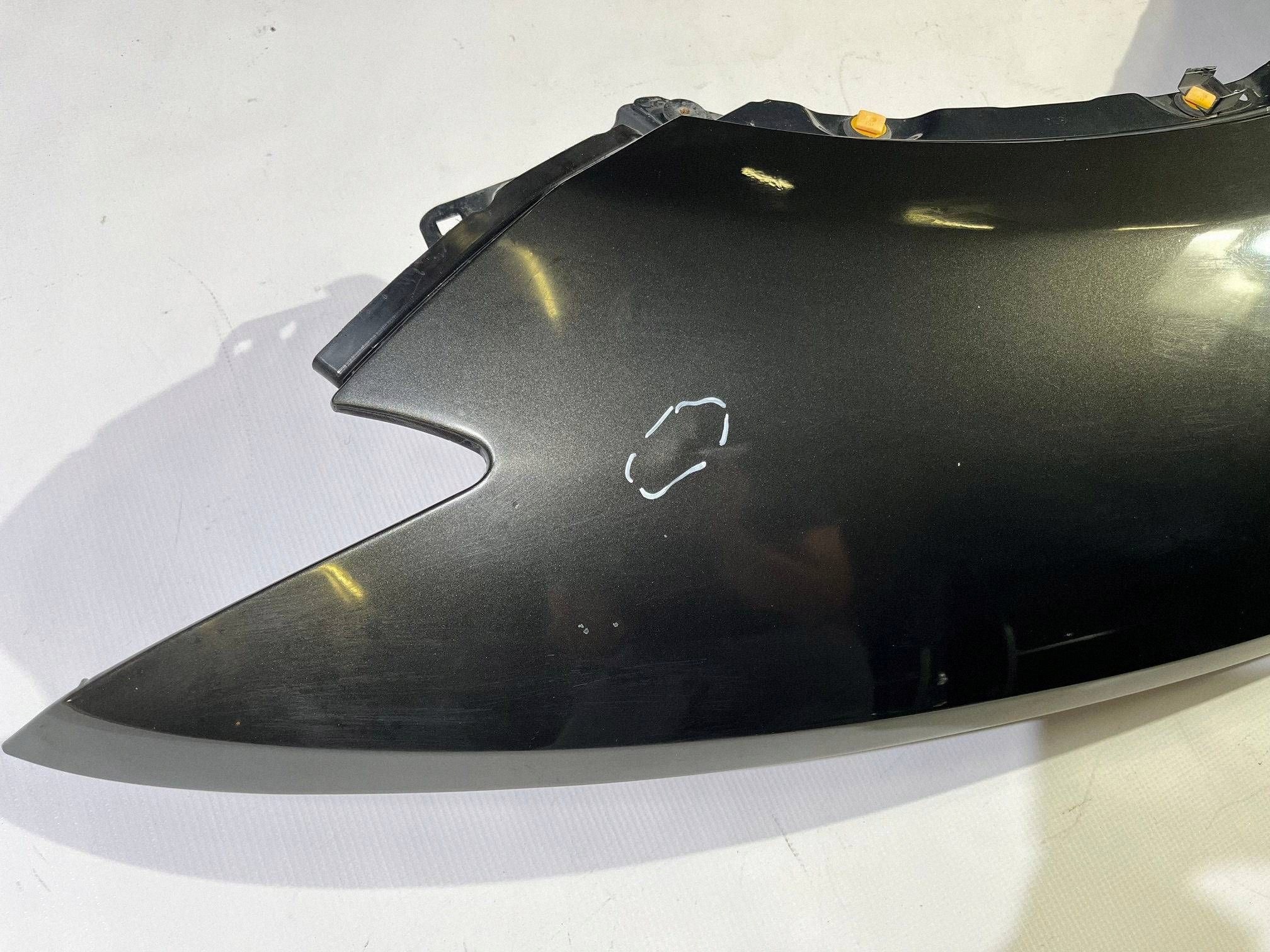 fender right front front Maserati Levante
