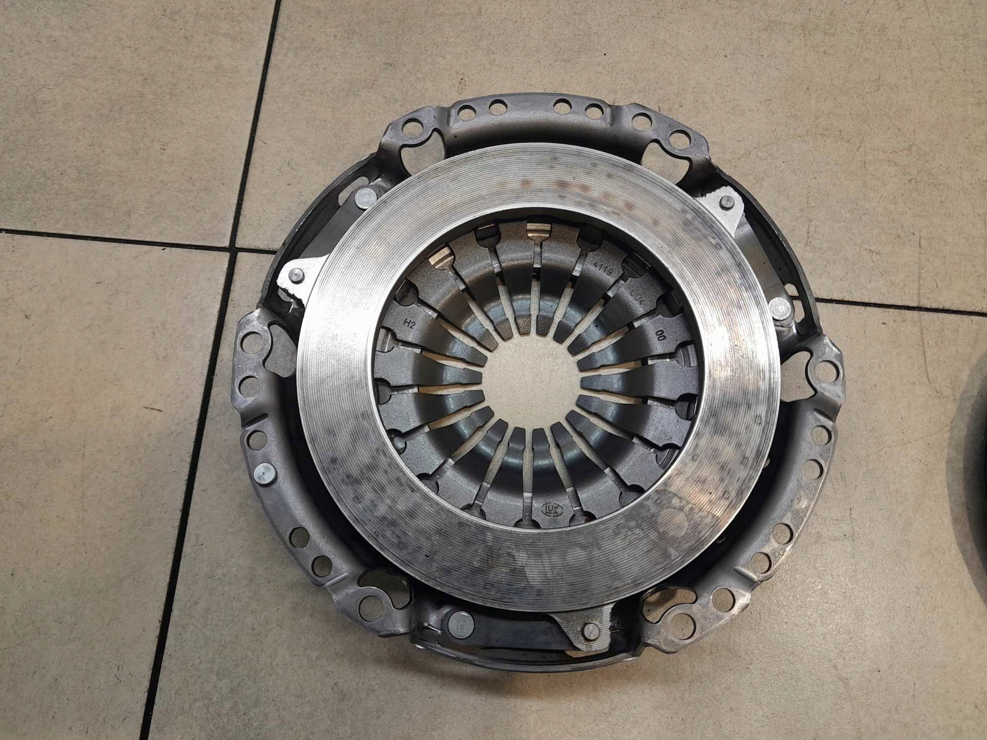 Disque de pression Embrayage CORSA C 1.2 16V 319011010