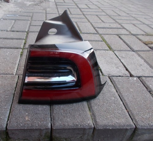 TESLA MODEL 3 LIFT LAMPA TYLNA PRAWA LED ORYGINAŁ