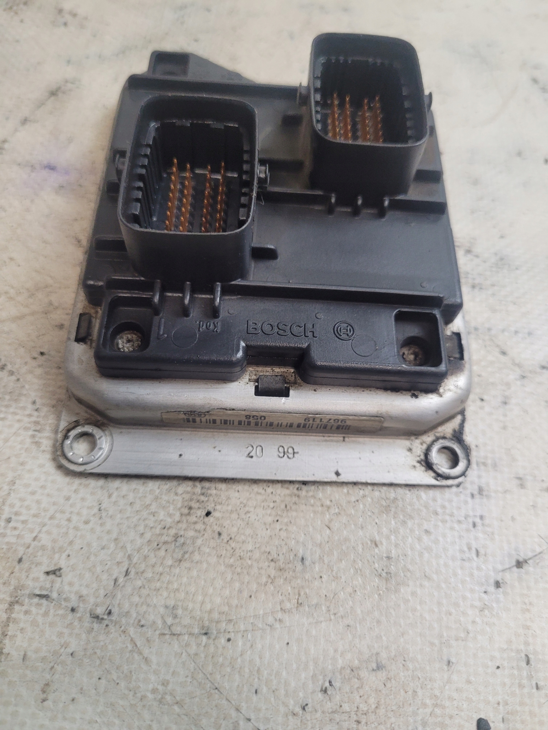 computer control unit of the engine OE 90532609 OPEL CORSA B II 1.0B 40KW 99r.