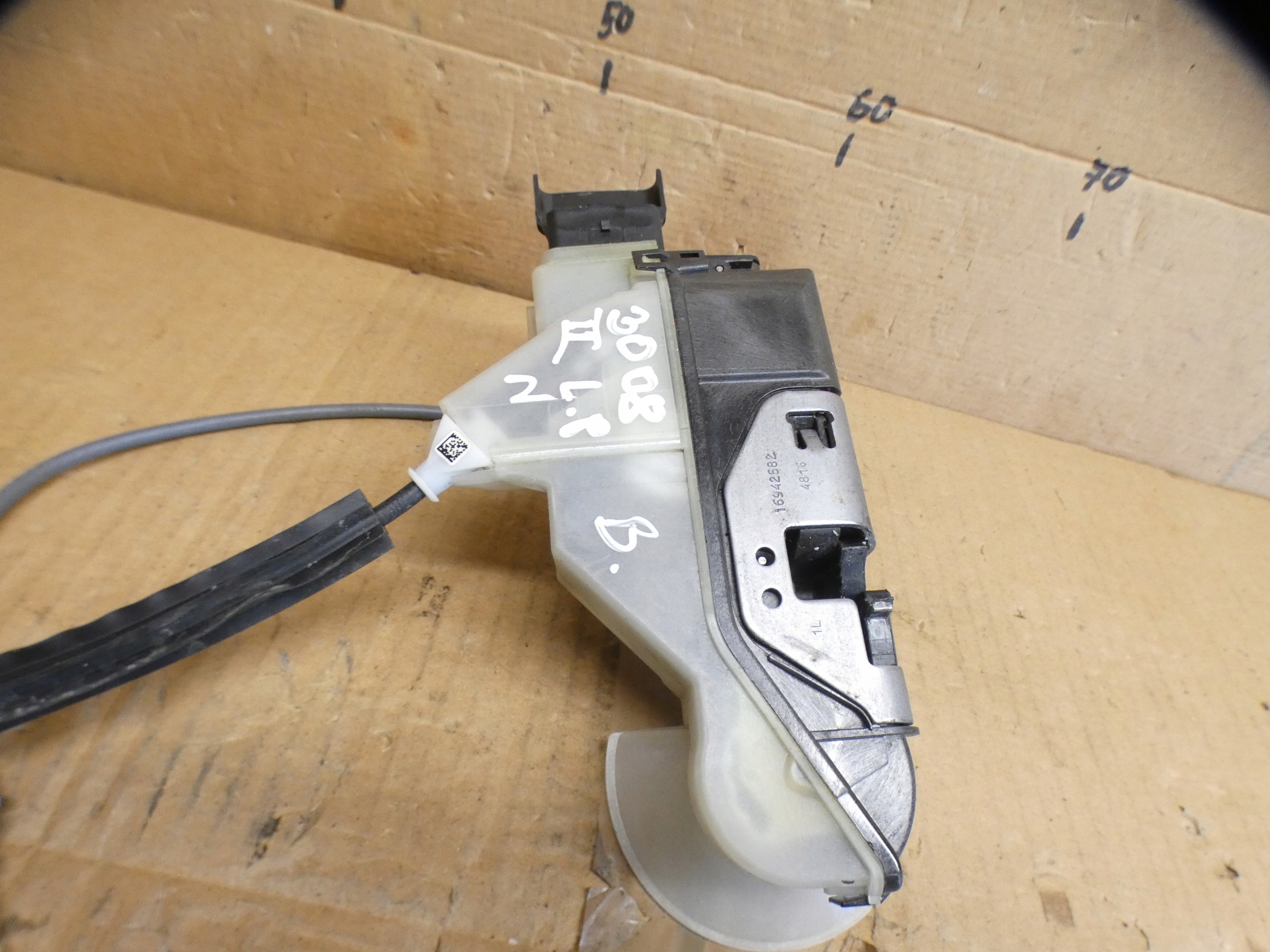 PEUGEOT 3008 II lock door left front front 16942676