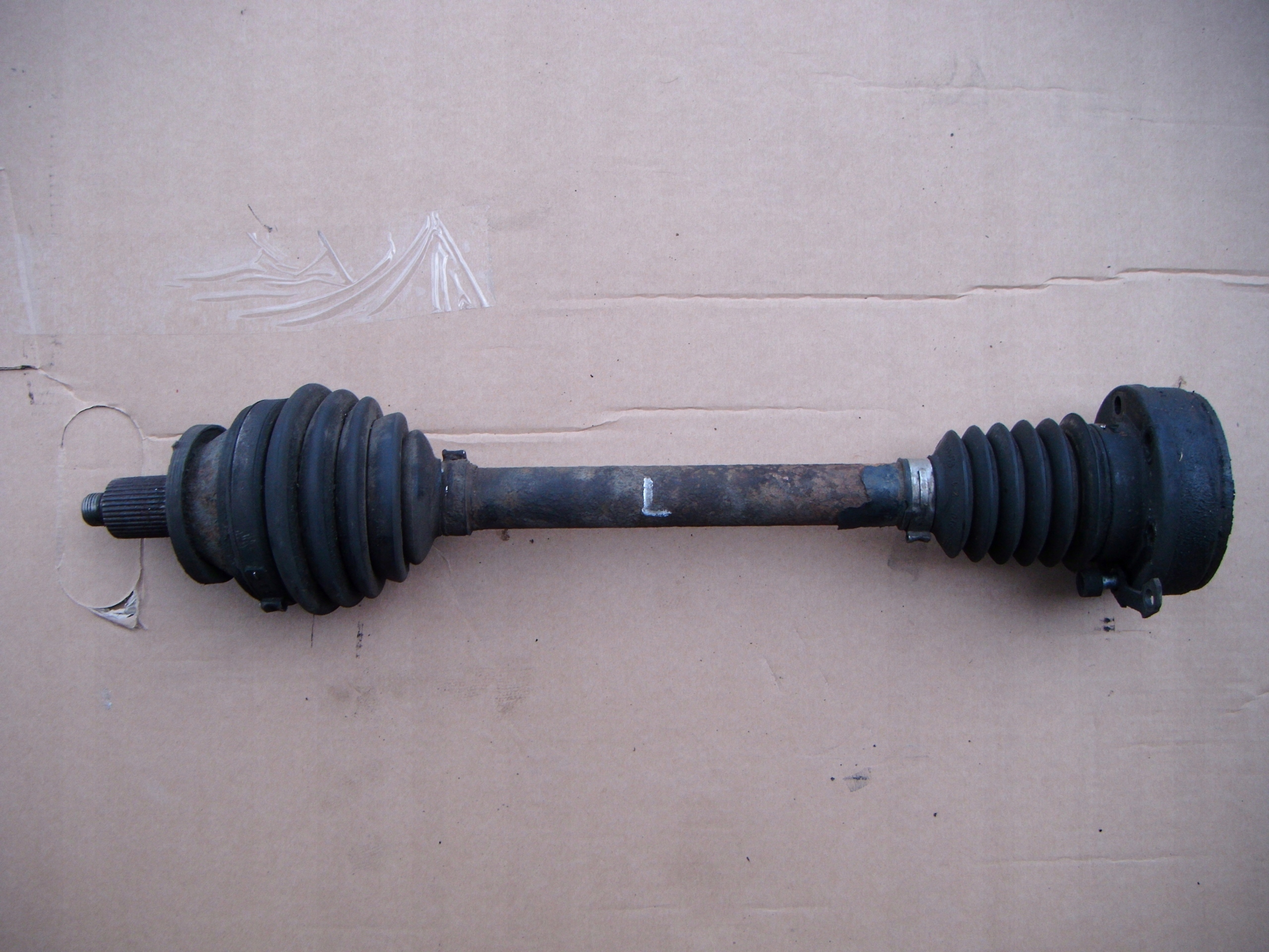 VW POLO 9N 01- 1,4 PÓŁOŚ LEWA