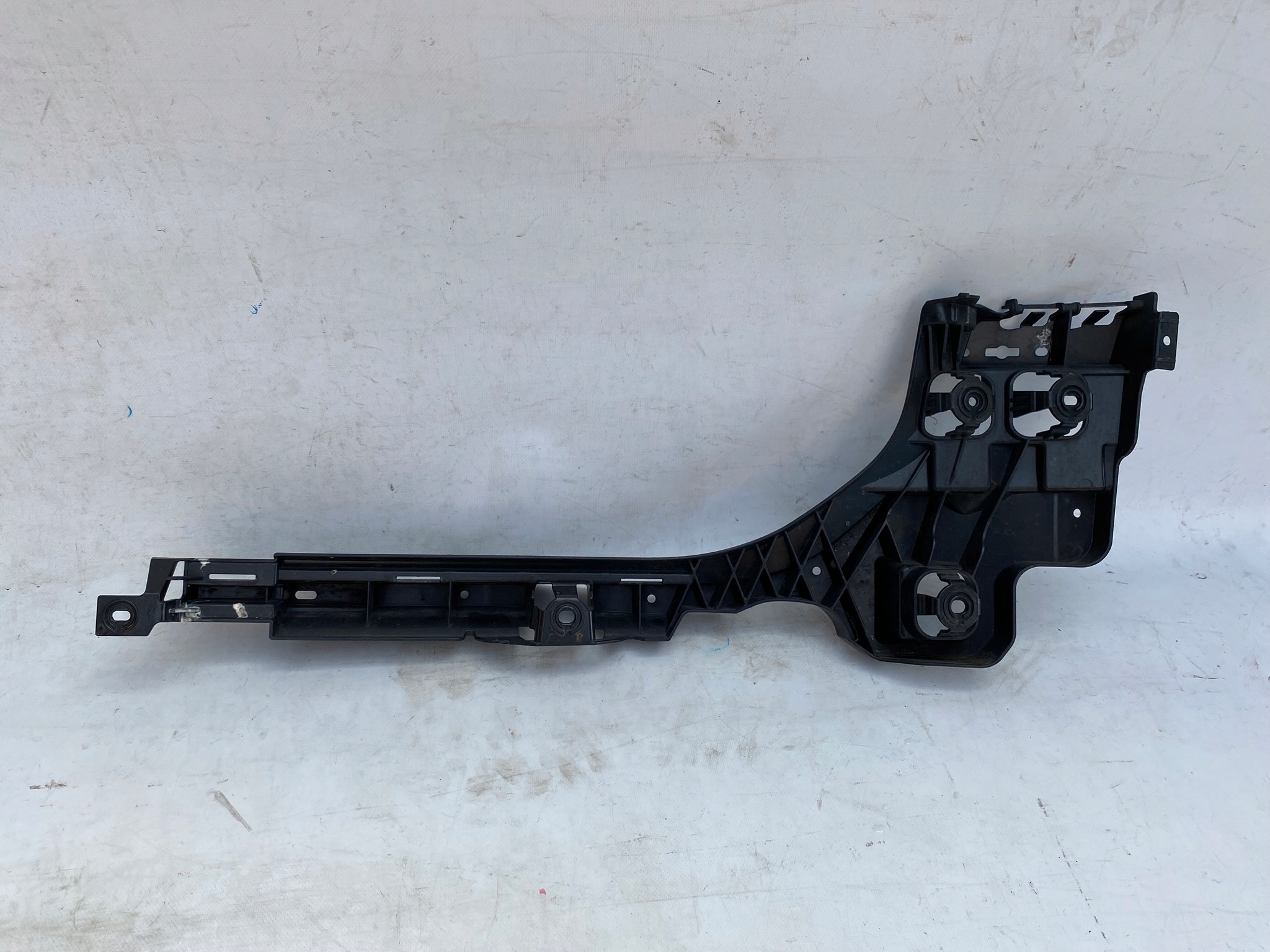 BMW 3 G21 18- bumper bracket left rear part 7469365