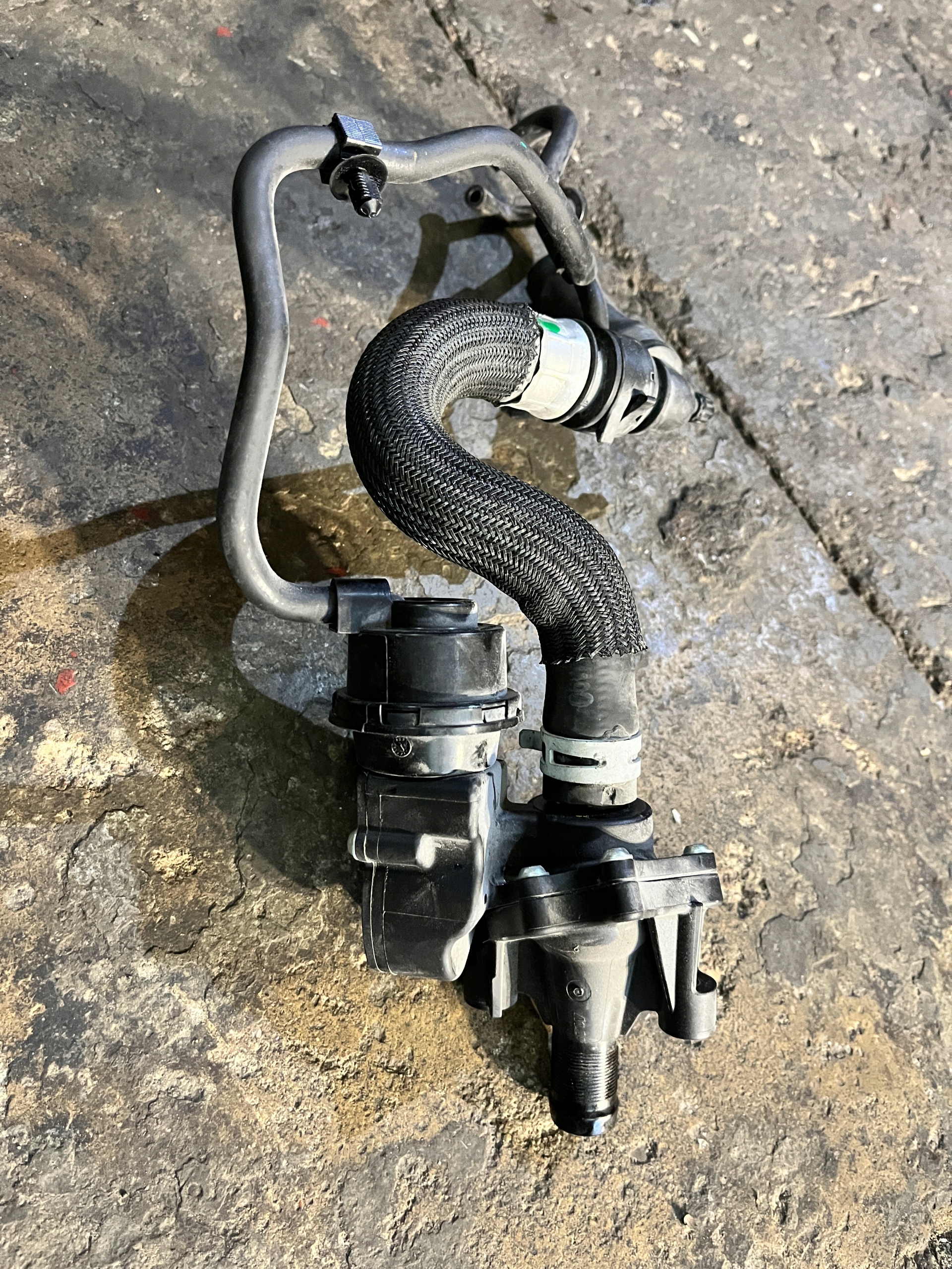 57 RENAULT ZAWÓR POMPKA WODY 922309109R