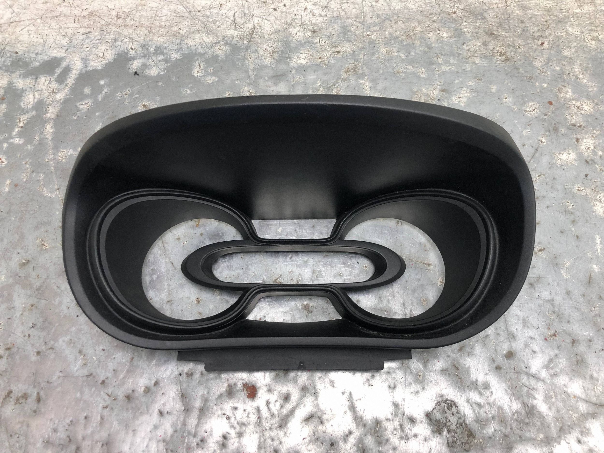 RÁM obal budíku RENAULT TRAFIC III 681010993R